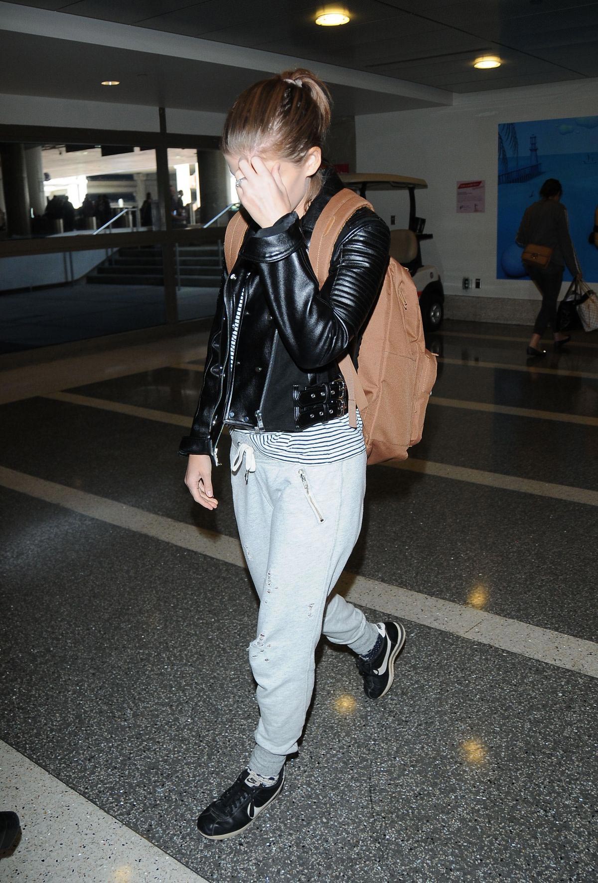 Kate Mara at LAX Airport in Los Angeles 2018/09/30