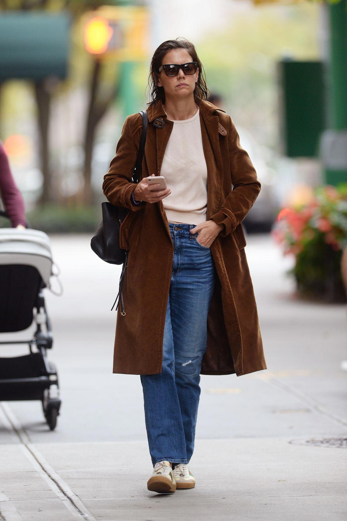 Katie Holmes Out for a Coffee in New York 2018/10/04