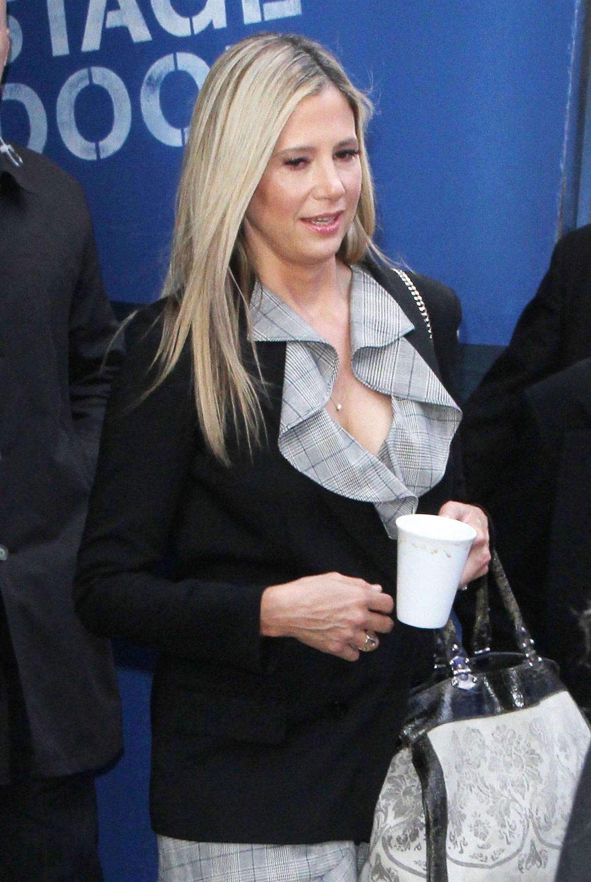 Mira Sorvino Leaves Good Morning America in New York 2018/10/12