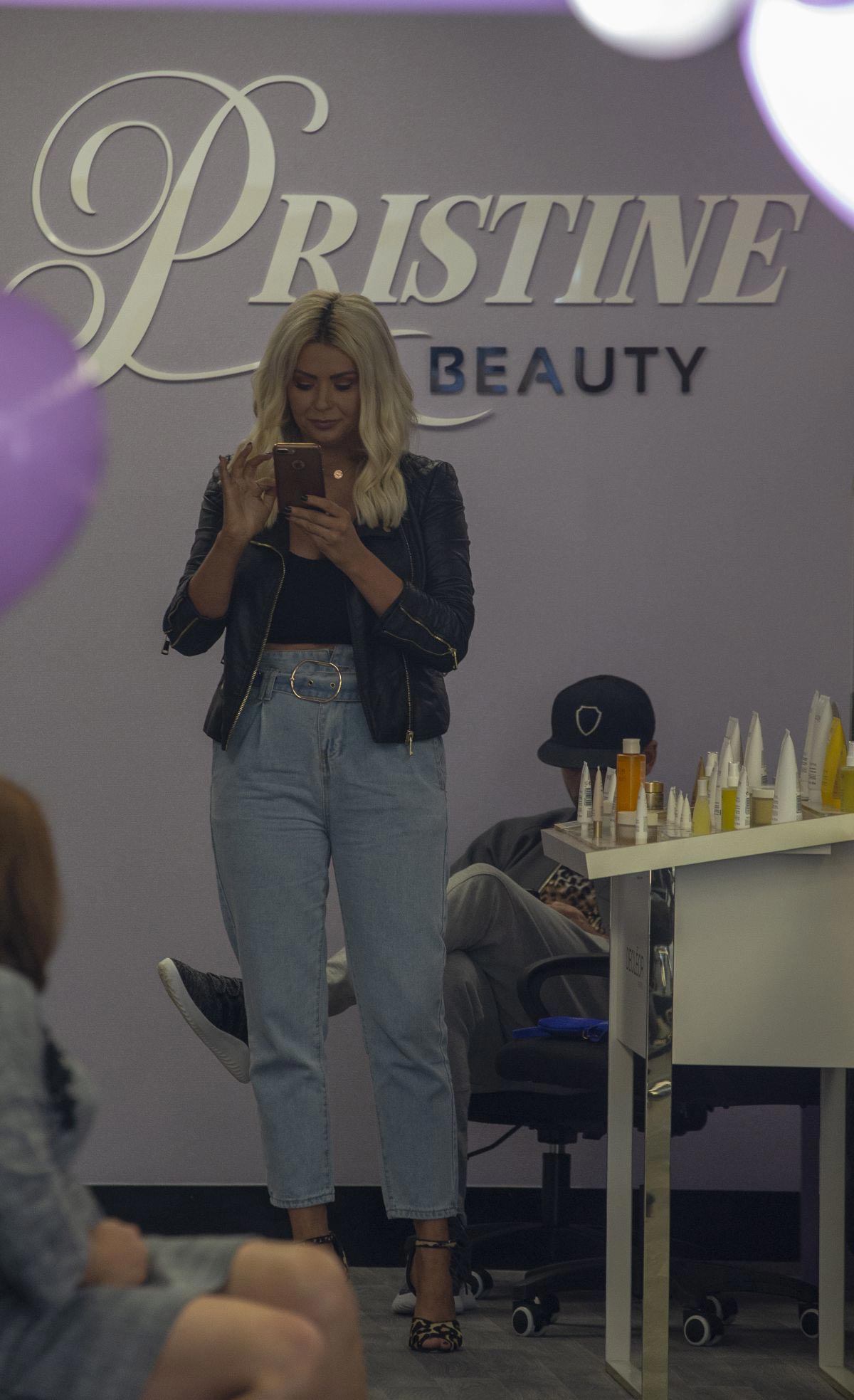 Nicola McLean Arrives at Prestige Beauty in Maidstone 2018/10/18