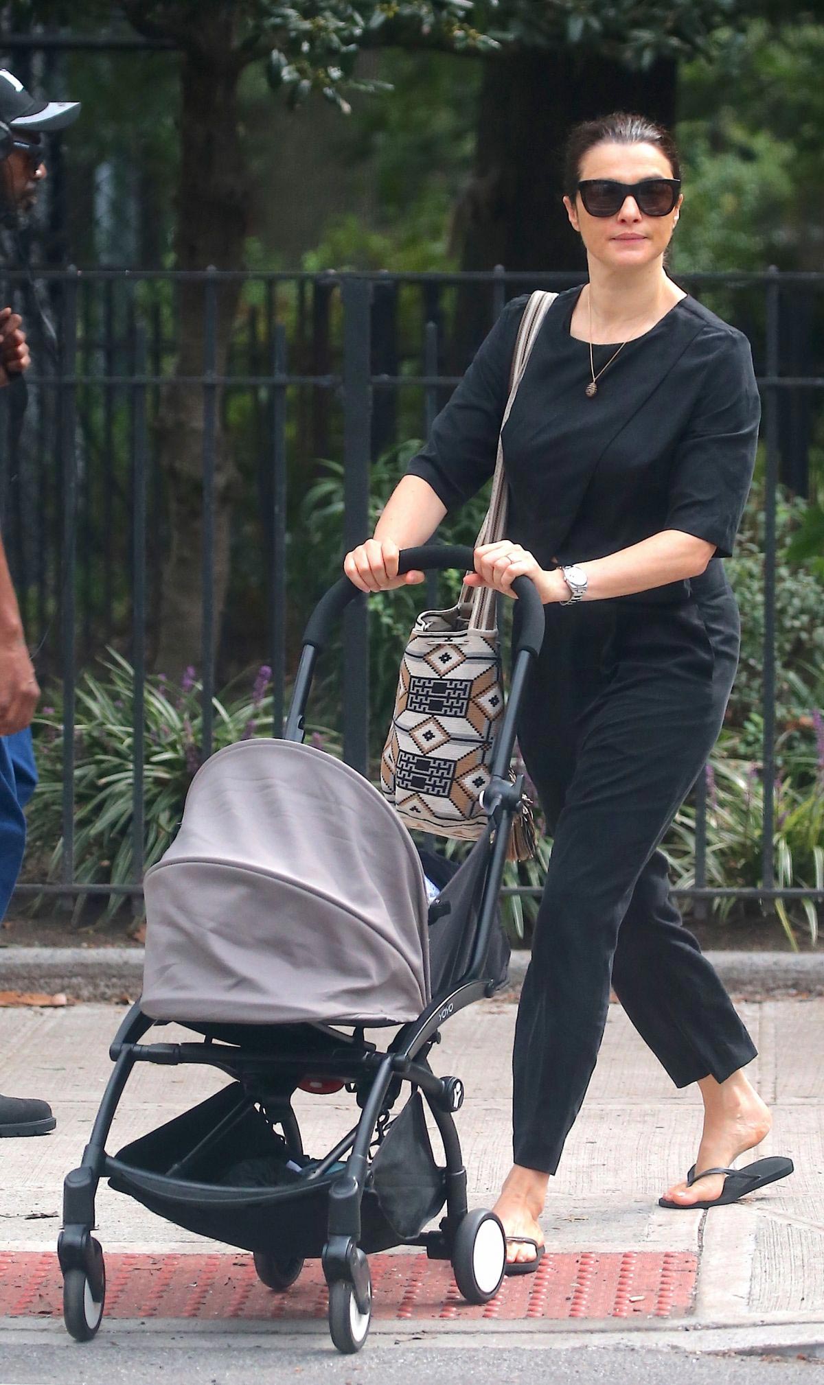 Rachel Weisz Pushing a Stroller Out and About in New York 2018/10/10