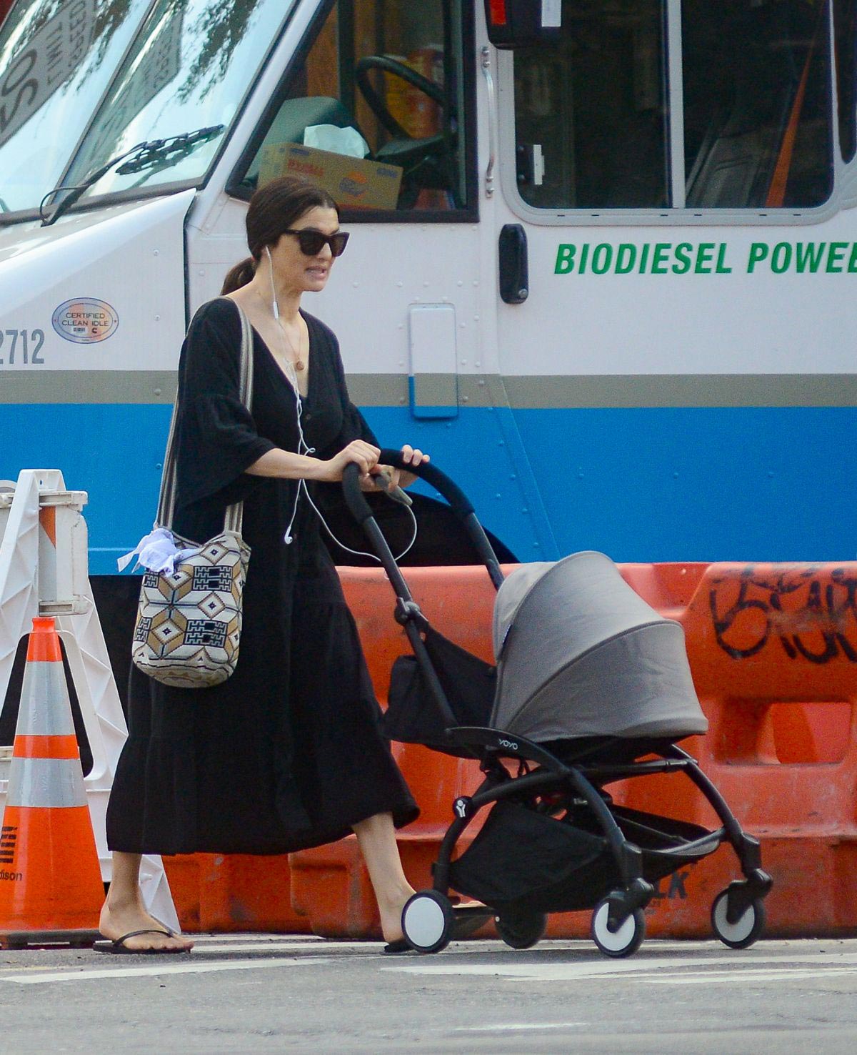 Rachel Weisz Pushing a Stroller Out in New York 2018/10/02