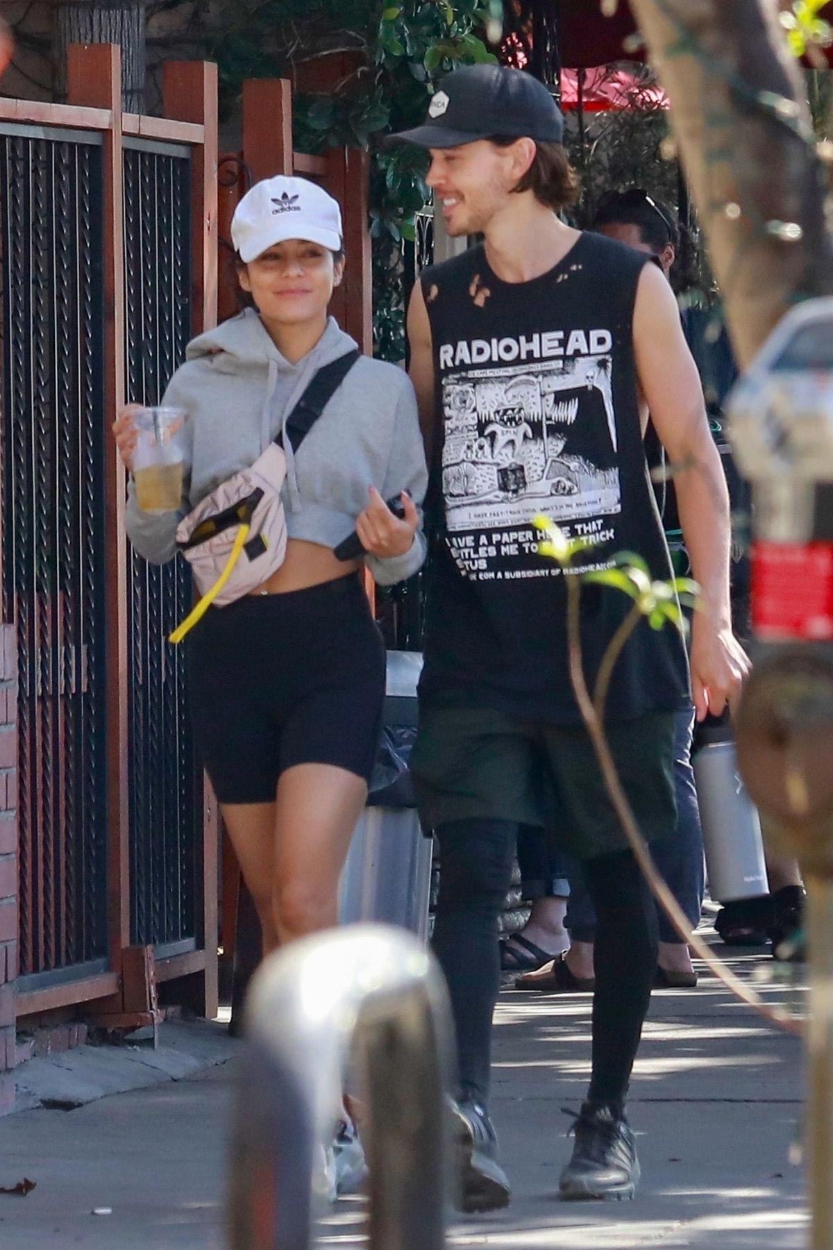 Vanessa Hudgens and Austin Butler Out for Lunch in Studio City 2018/10/08