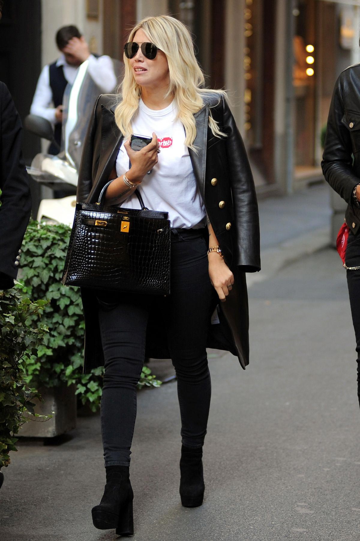 Wanda Nara Out Shopping in Milan 2018/10/18