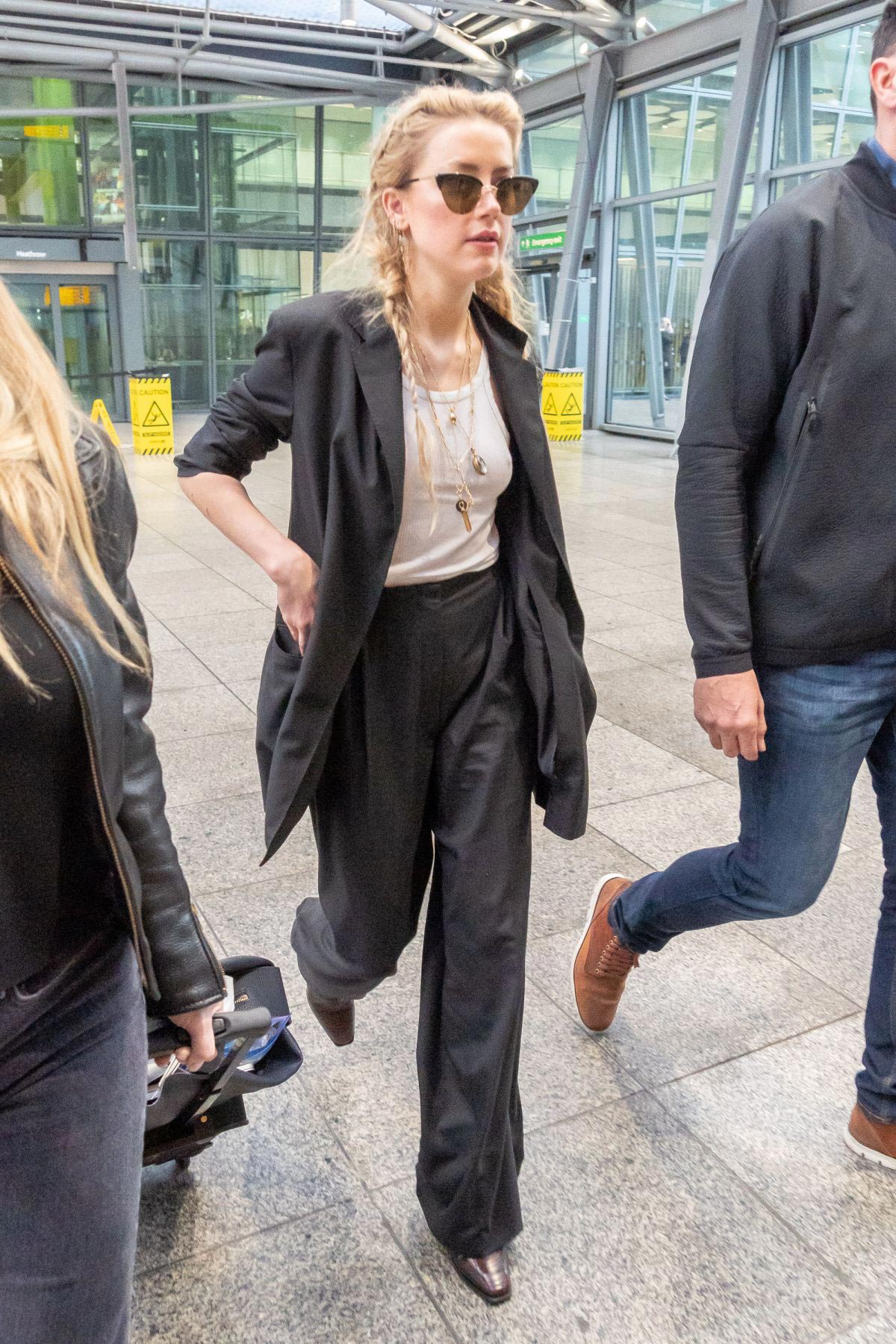 Amber Heard at Heathrow Airport in London 2018/11/24