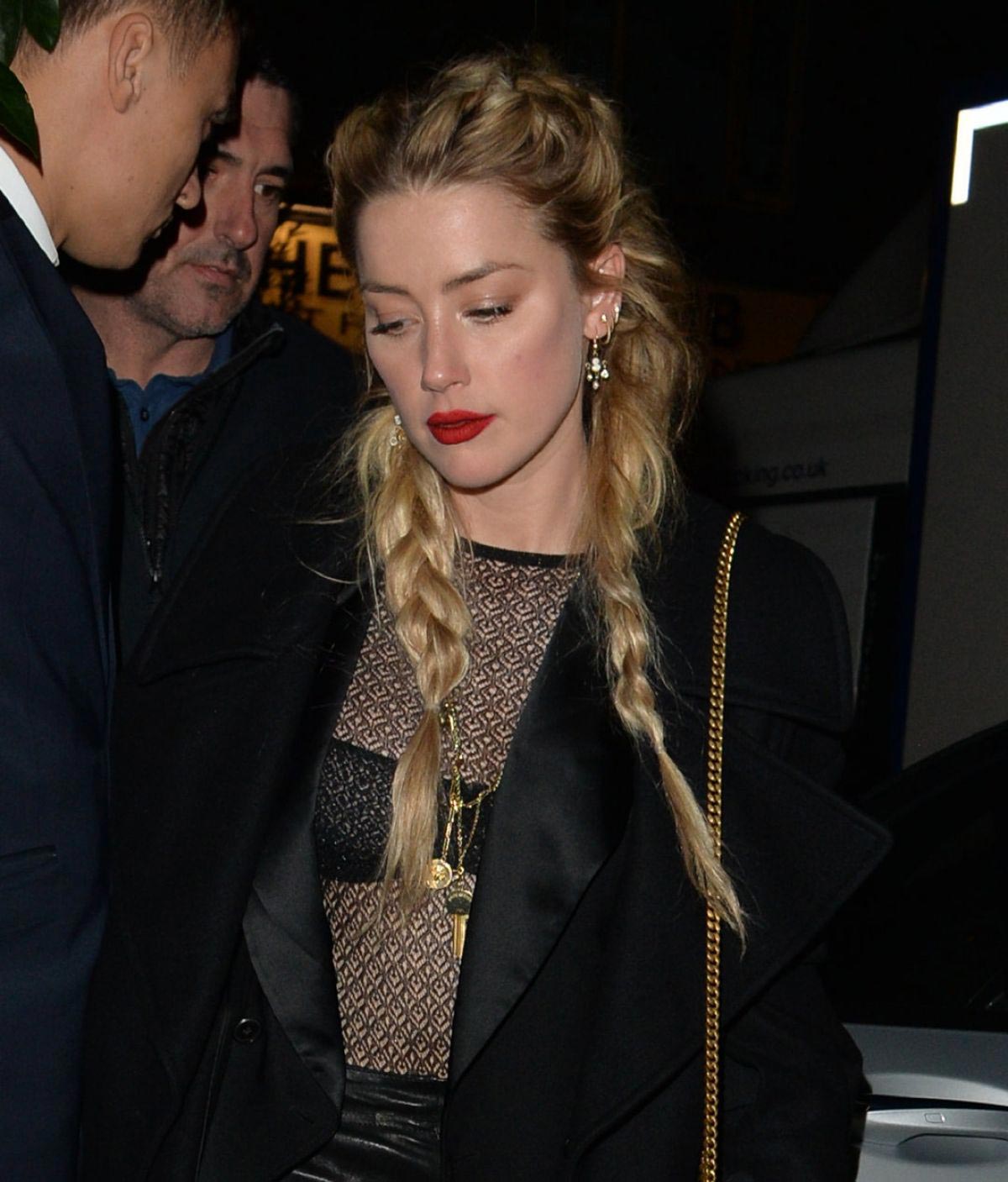 Amber Heard Leaves Her Hotel in London 2018/11/25