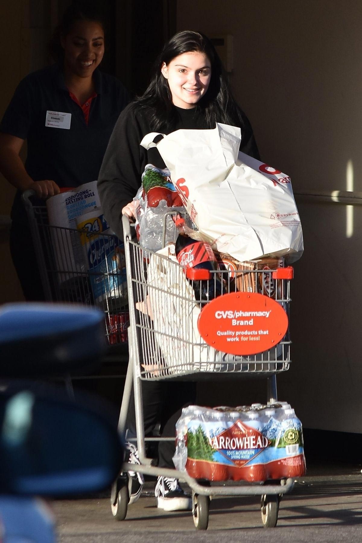 Ariel Winter Shopping at Papyrus in Studio City 2018/11/08