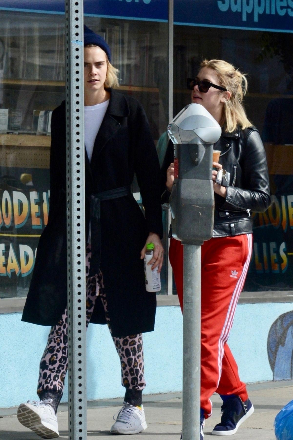 Cara Delevingne and Ashley Benson Out for Coffee in Studio City 2018/11/04