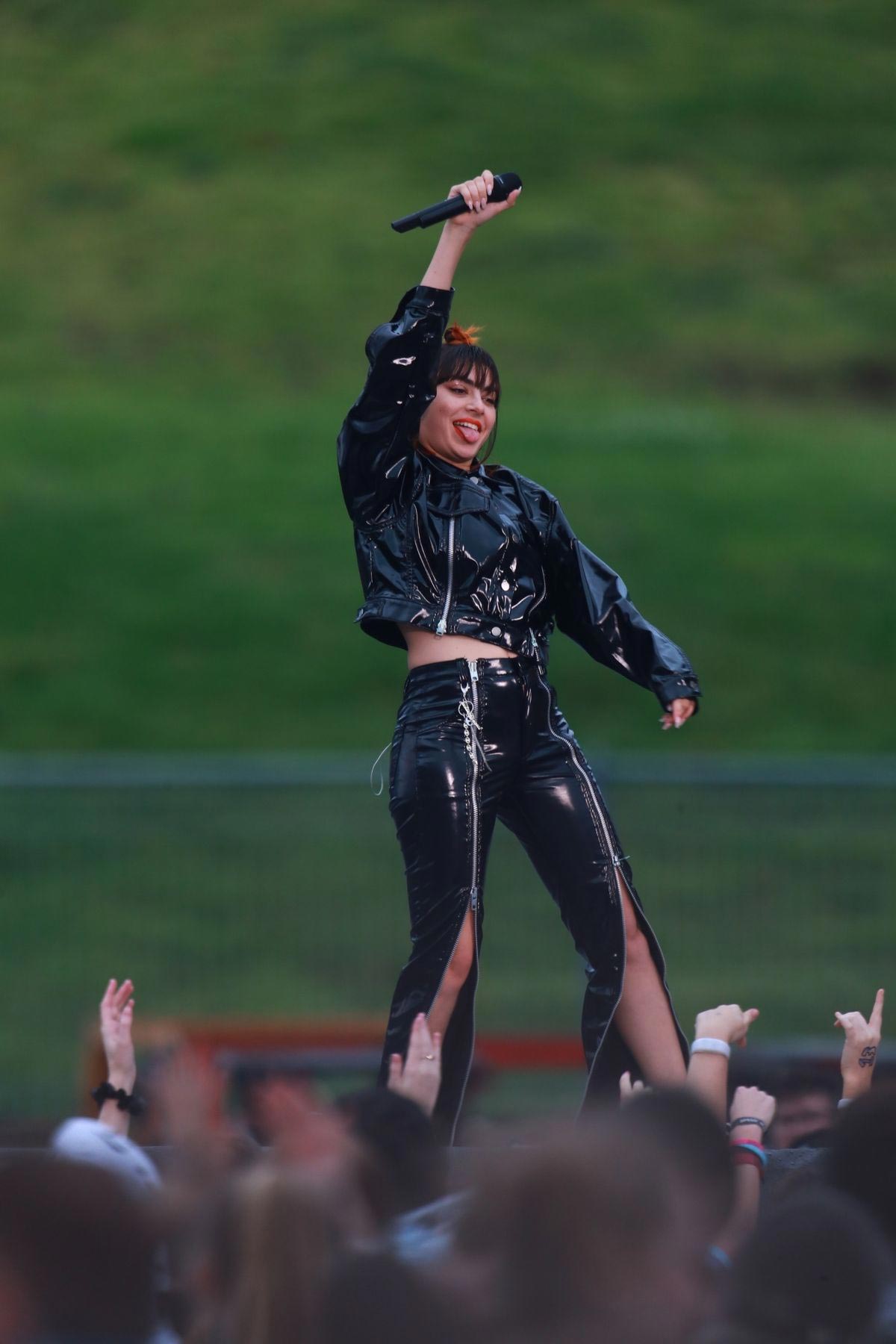 Charli XCX Performs at Reputation Stadium Tour in Auckland 2018/11/09