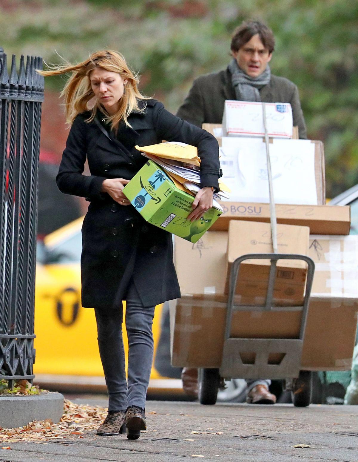 Claire Danes and Hugh Dancy Out Shopping in New York 2018/11/09