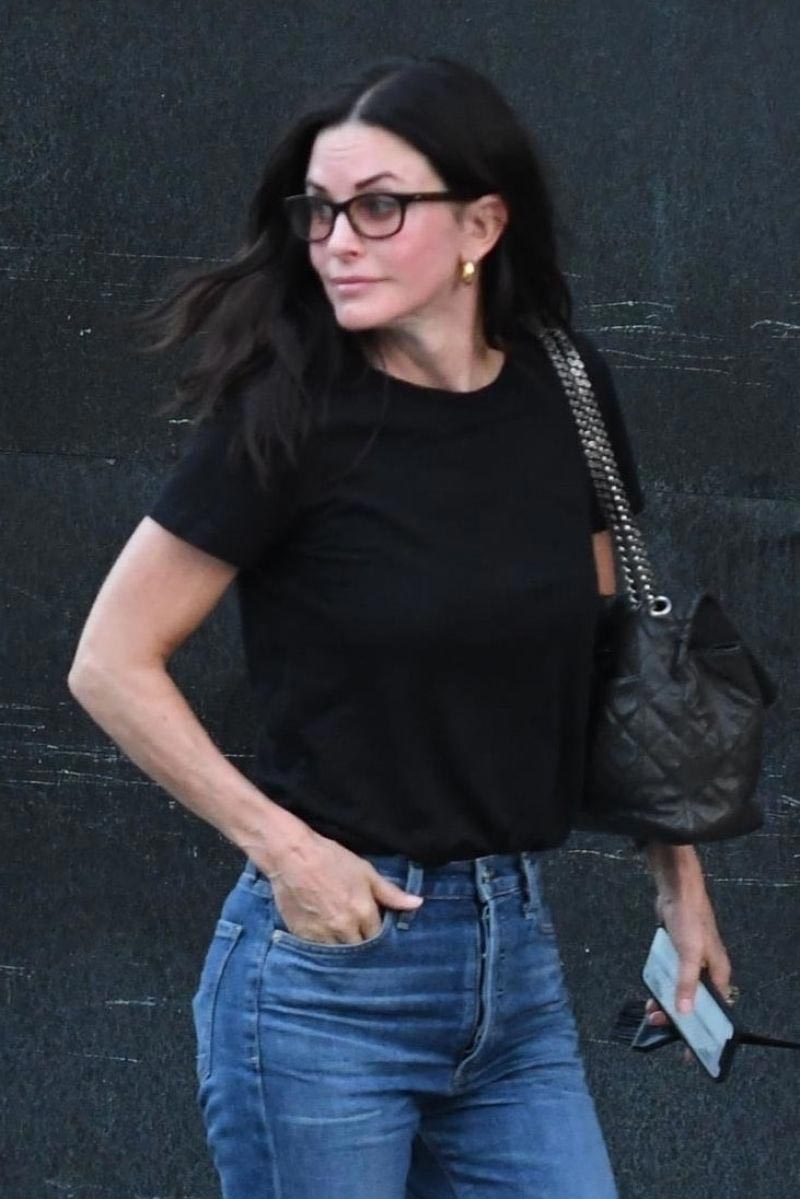 Courteney Cox Leaves a Nail Salon in Beverly Hills 2018/11/06