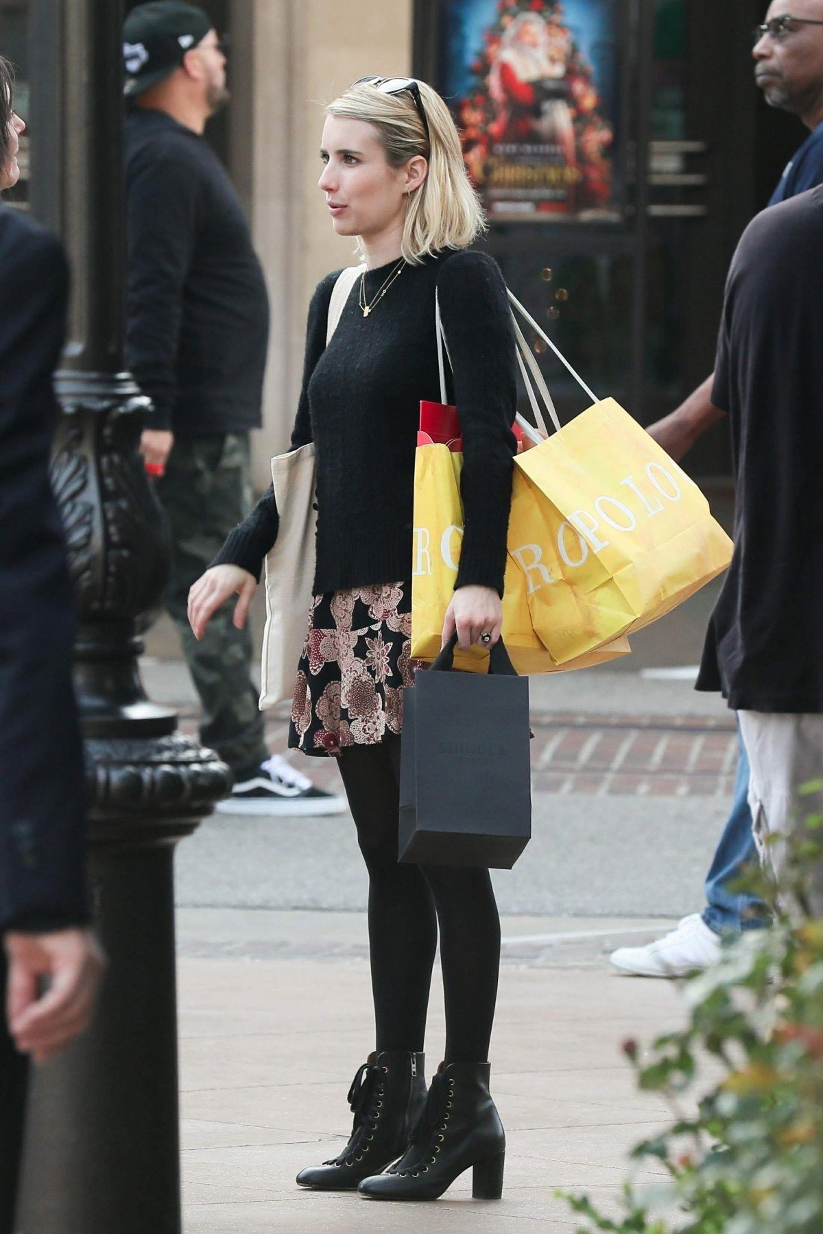 Emma Roberts Shopping at The Grove in Los Angeles 2018/11/27
