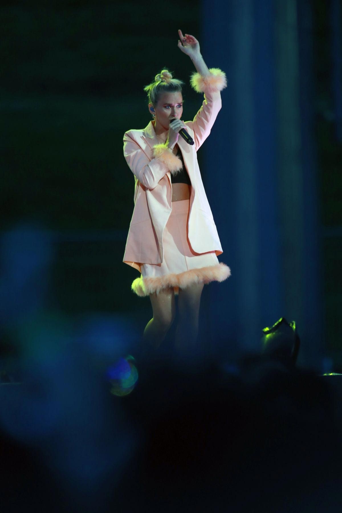 Georgia Nott Performs at Reputation Stadium Tour in Auckland 2018/11/09
