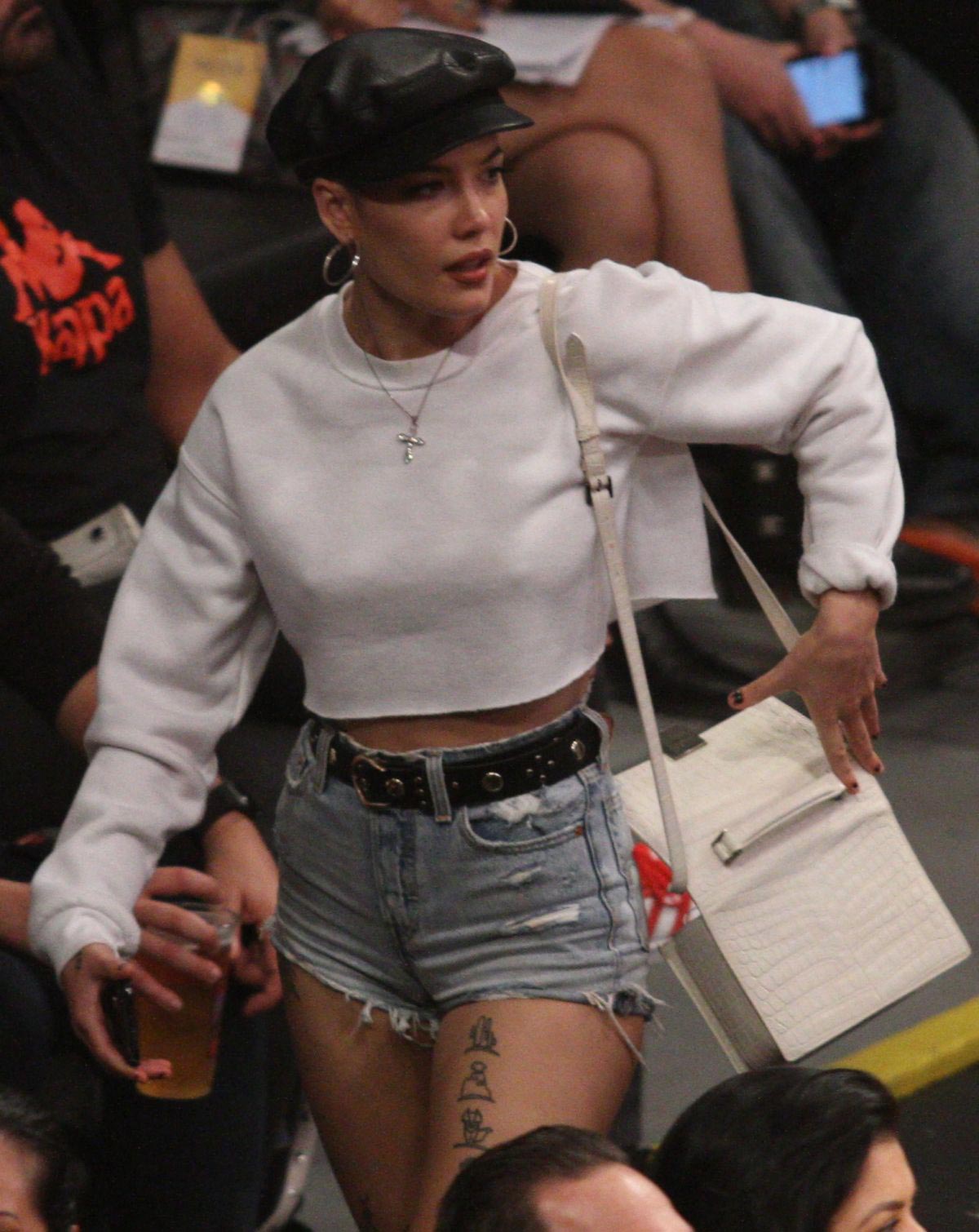 Halsey at LA Lakers and Utah Jazz Game in Los Angeles 2018/11/23