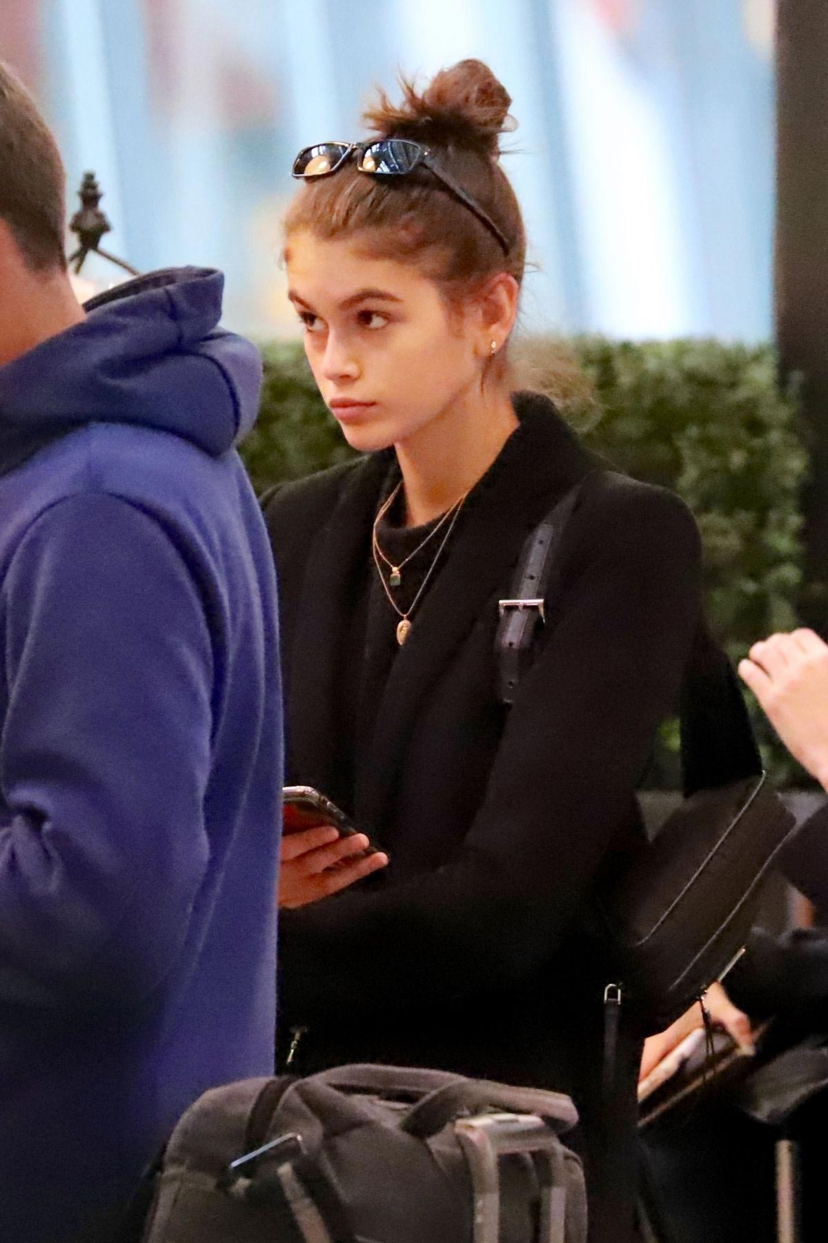 Kaia Gerber at Heathrow Airport in London 2018/10/31