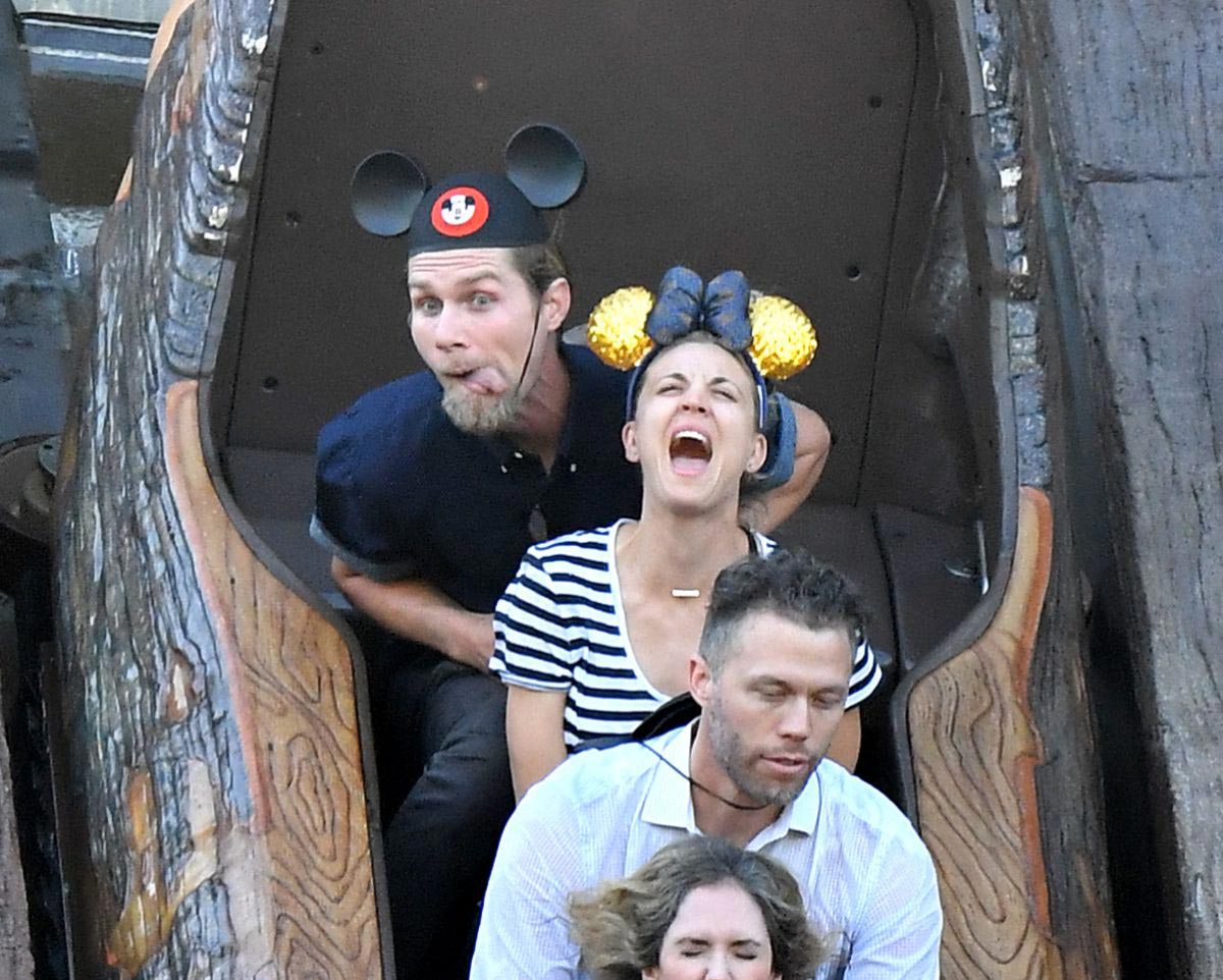 Kaley Cuoco at Disneyland in Anaheim 2018/11/25