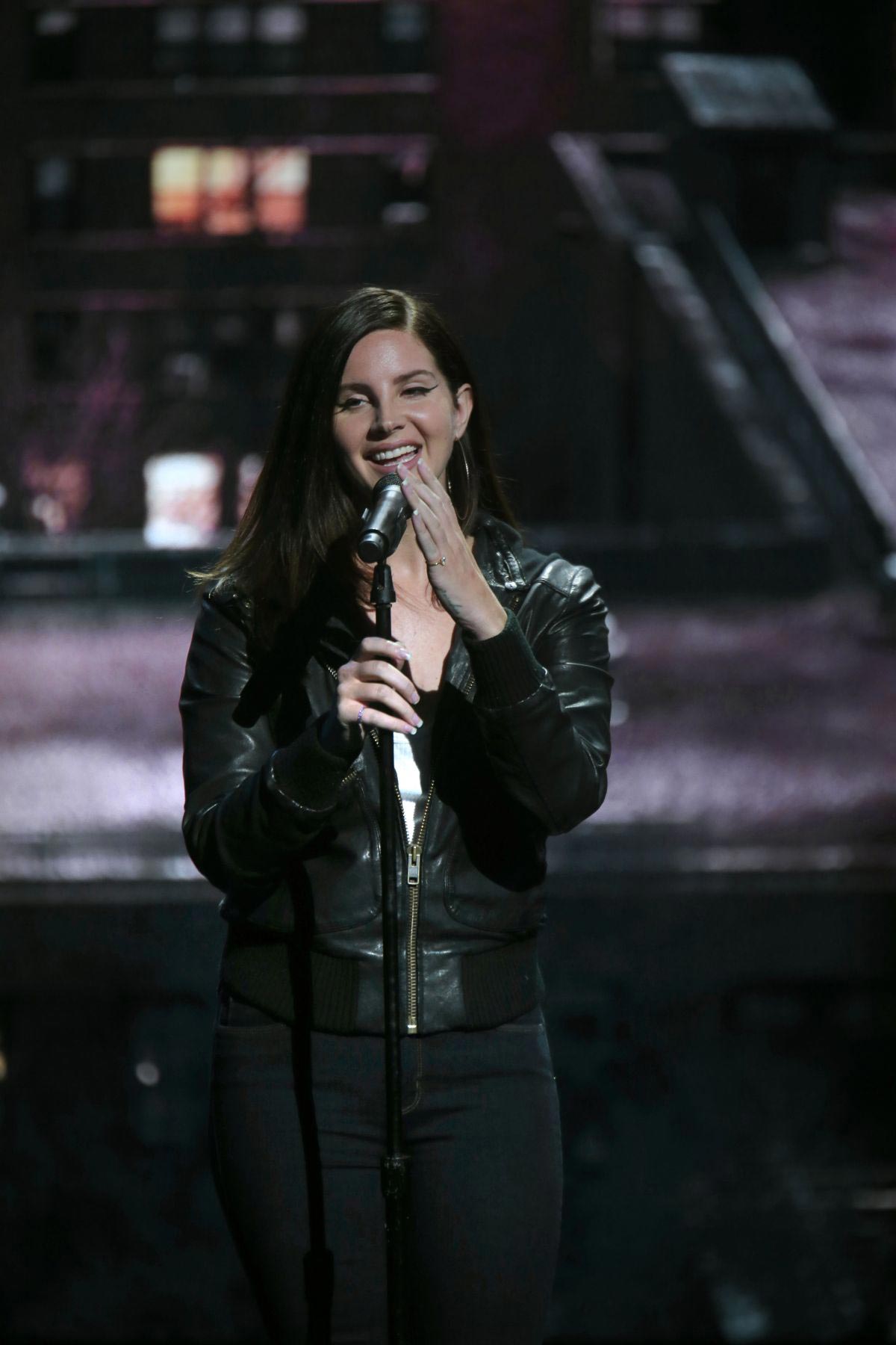 Lana Del Rey Performs at 2018 Apple Launch in New York 2018/10/30