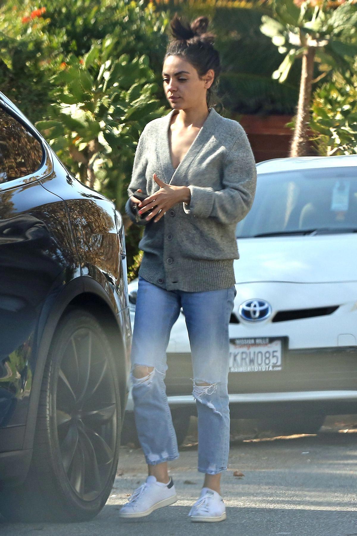 Mila Kunis Out in Los Angeles 2018/11/28