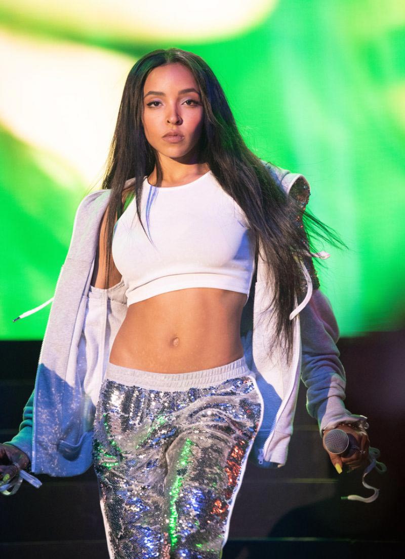 Tinashe Performs at 2018 Complexcon in Long Beach 2018/11/04