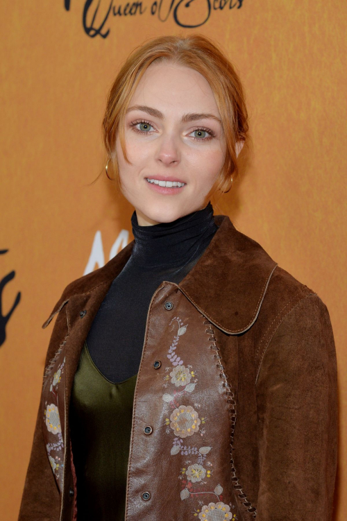 AnnaSophia Robb at Mary Queen of Scots Premiere in New York 2018/12/04 3