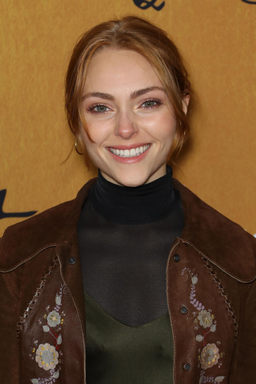 AnnaSophia Robb at Mary Queen of Scots Premiere in New York 2018/12/04 5