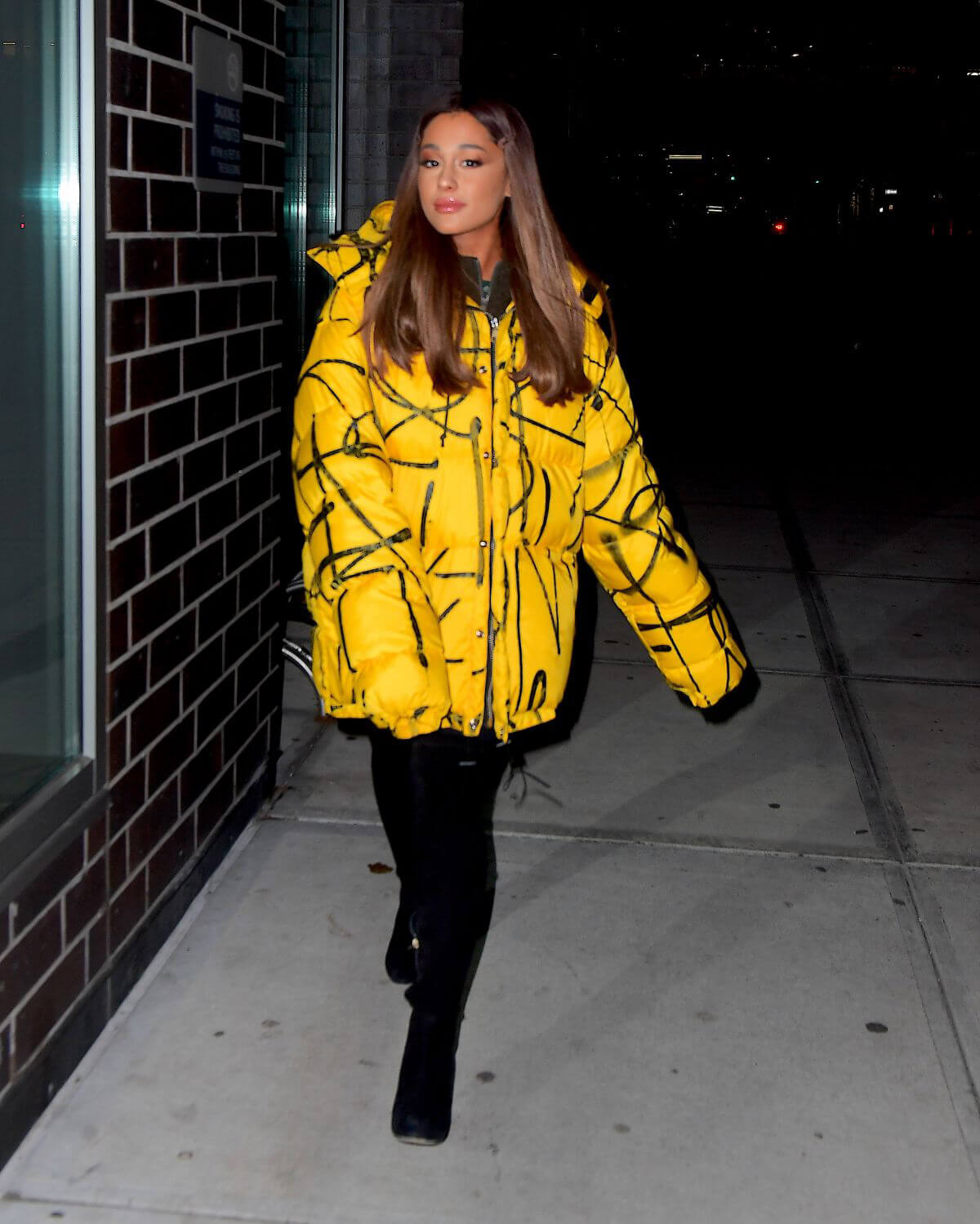 Ariana Grande Arrives at a Recording Studio in New York 2018/12/11