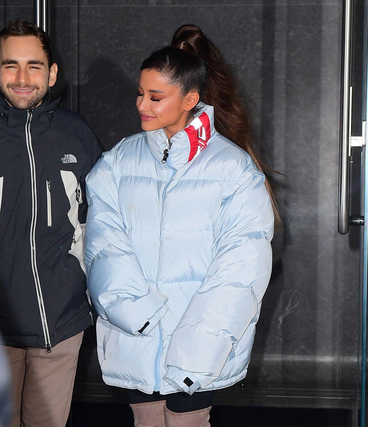 Ariana Grande Leaves Her Apartment in New York 2018/12/05