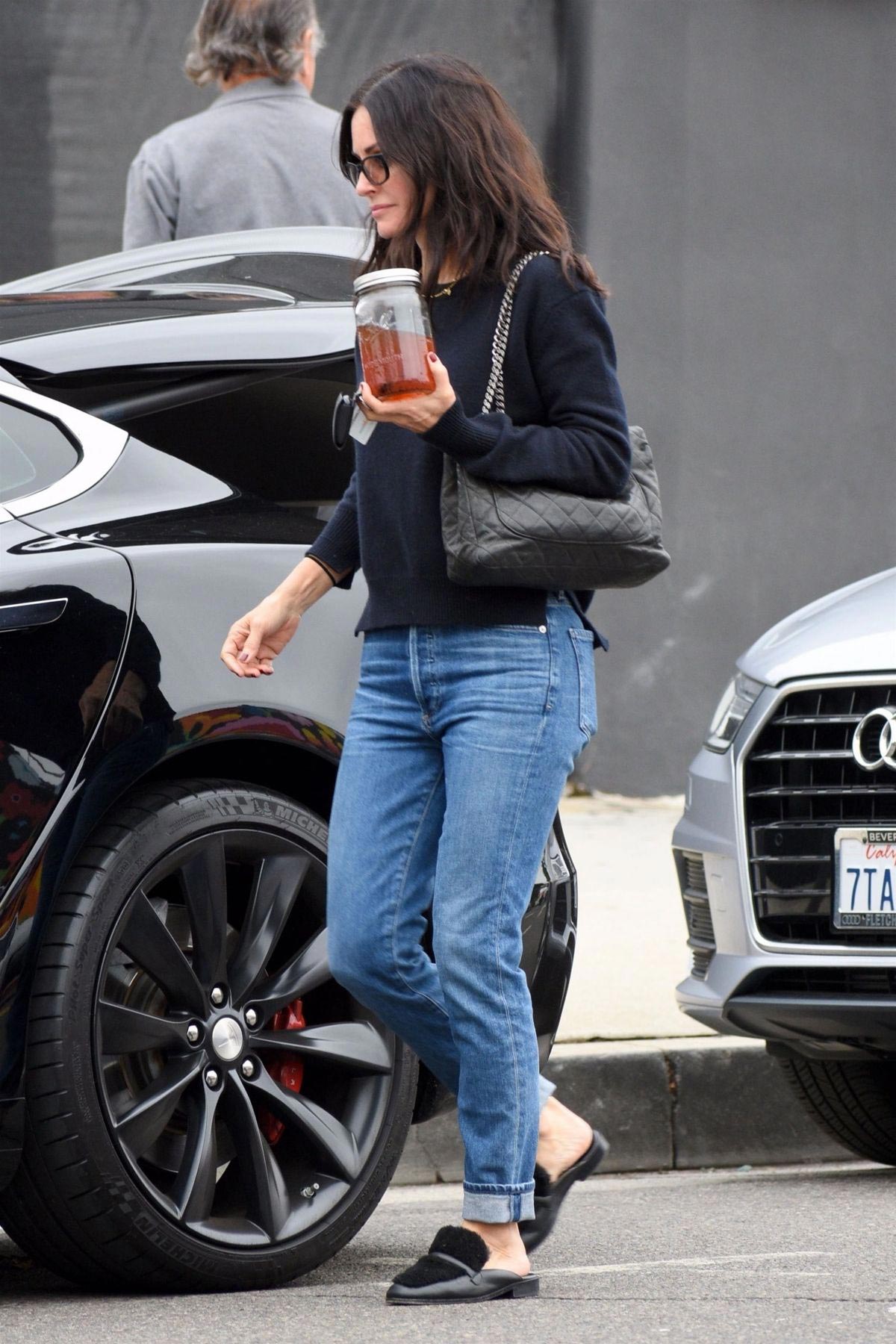 Courteney Cox in Denim Out Shopping in West Hollywood 2018/12/05
