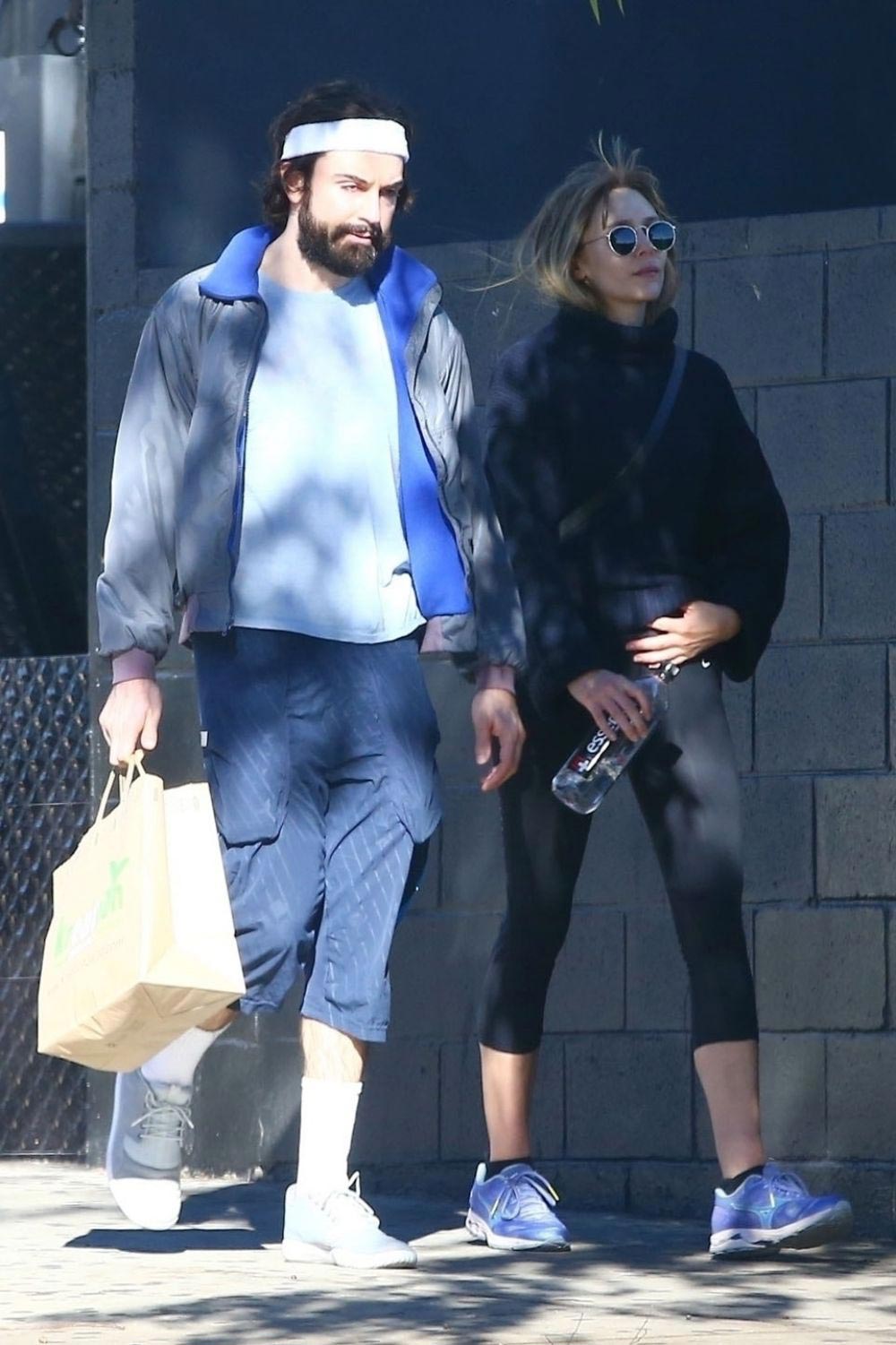 Elizabeth Olsen and Robbie Arnett Leaves a Gym in West Hollywood 2018/12/02