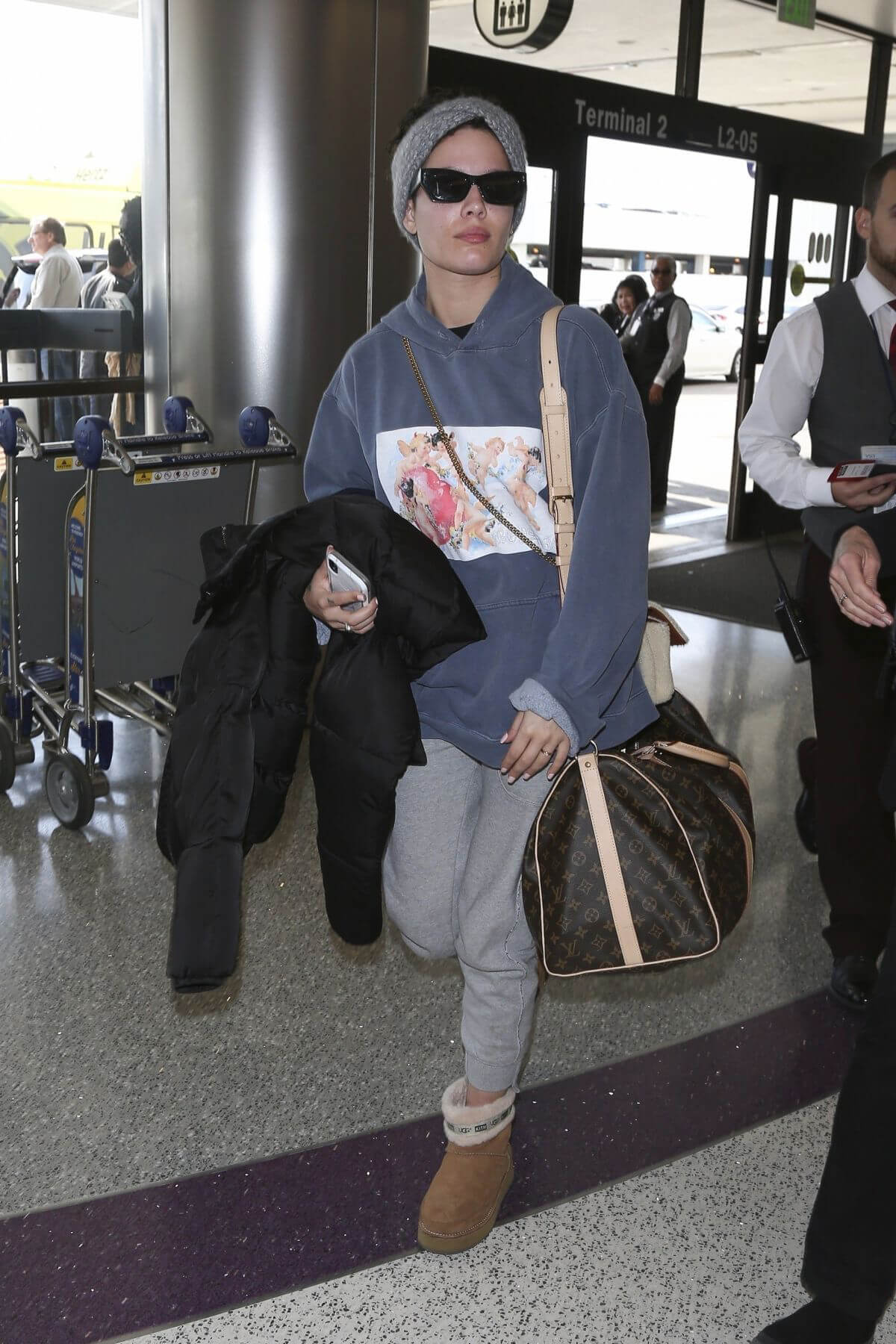 Halsey at LAX Airport in Los Angeles 2018/12/26