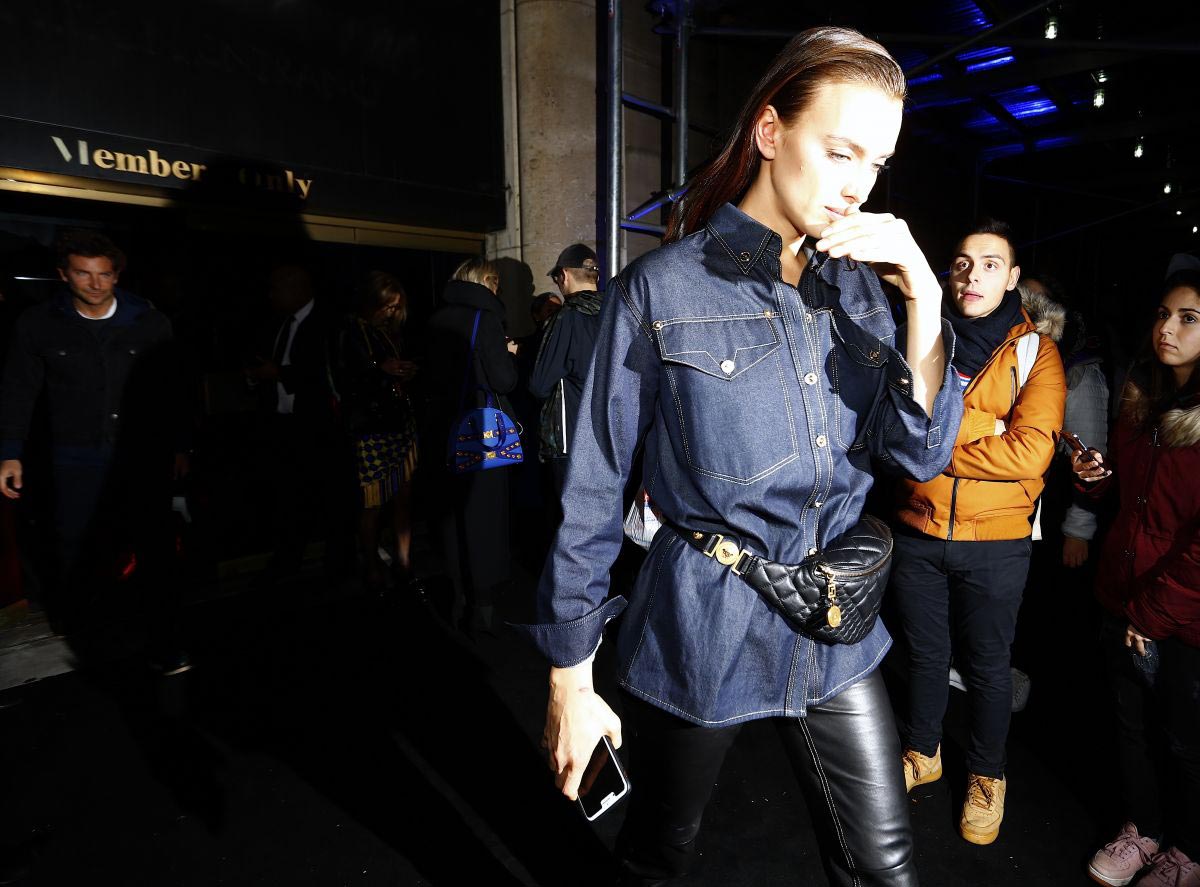 Irina Shayk Arrives at Versace Fashion Show in New York 2018/12/02