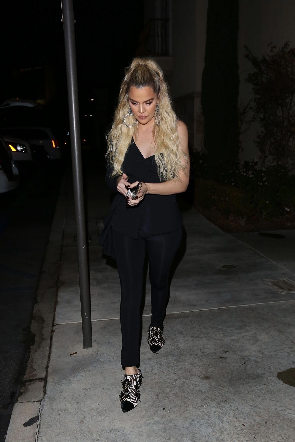 Khloe Kardashian Night Out in Thousand Oaks 2018/11/23