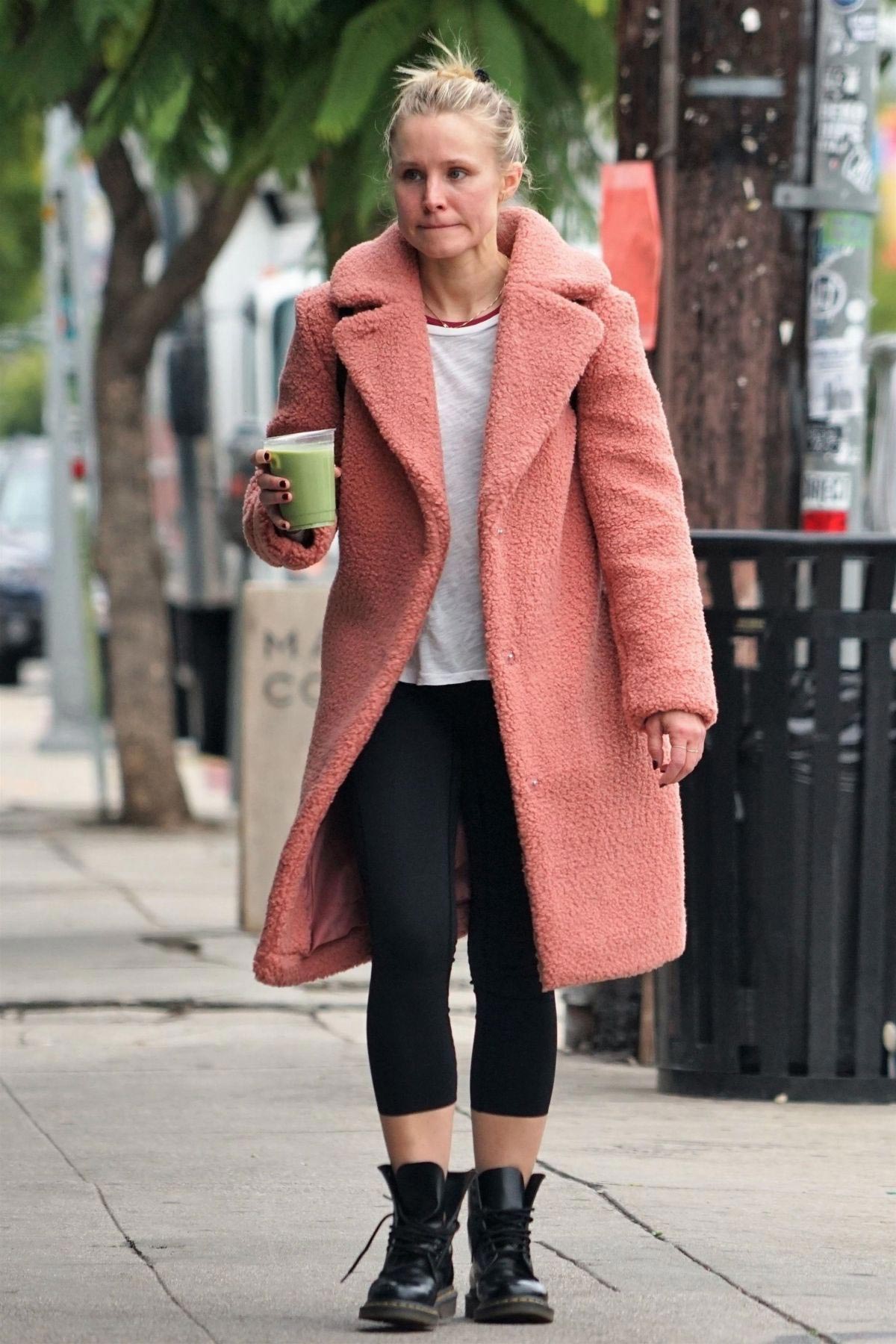Kristen Bell Out and About in Los Feliz 2018/12/05
