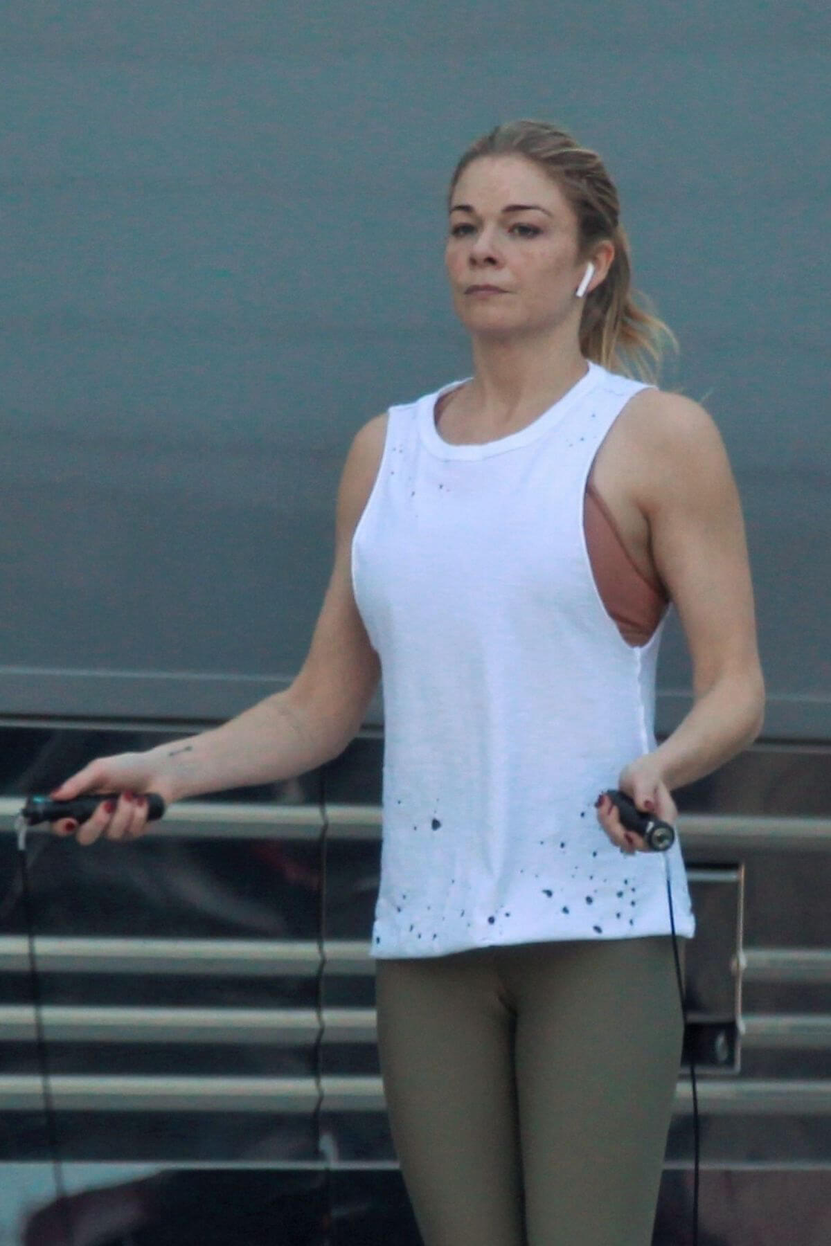 LeAnn Rimes Working Out Before Her Christmas Show in Palm Desert 2018/12/15
