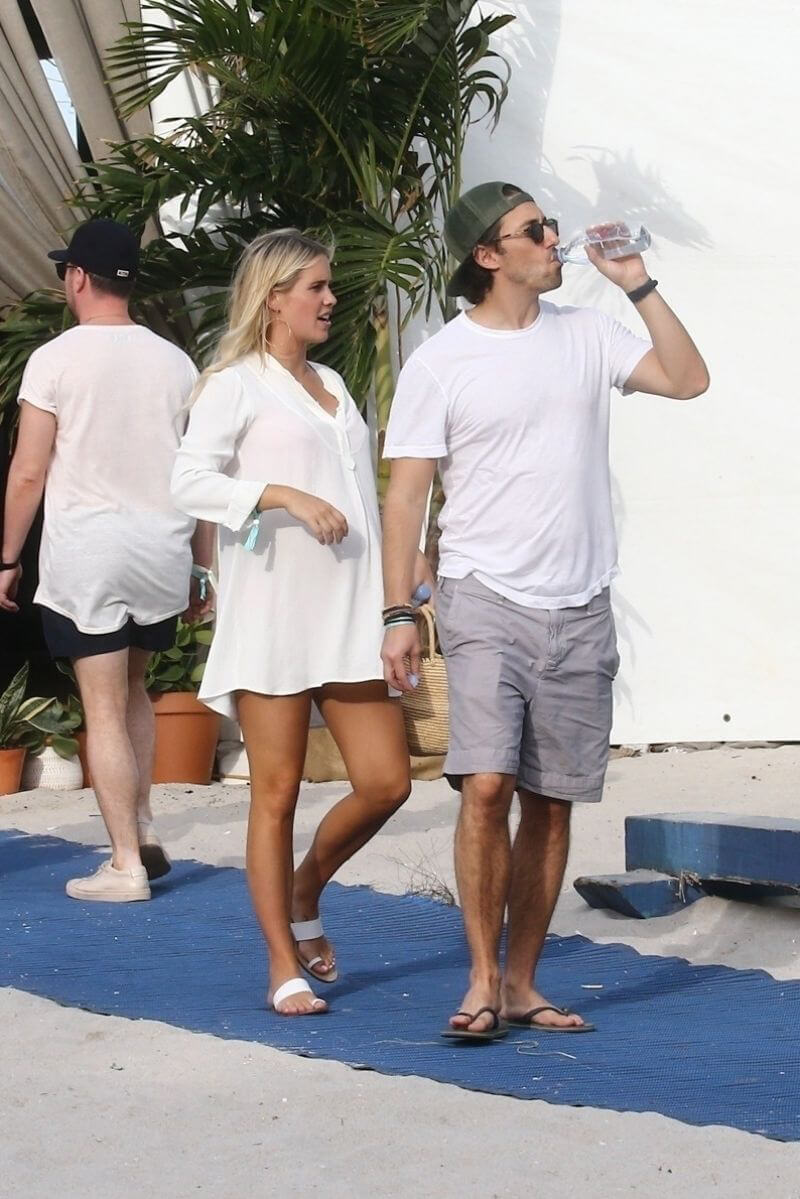 Pregnant Claire Holt and Andrew Joblon Out in Miami 2018/12/08