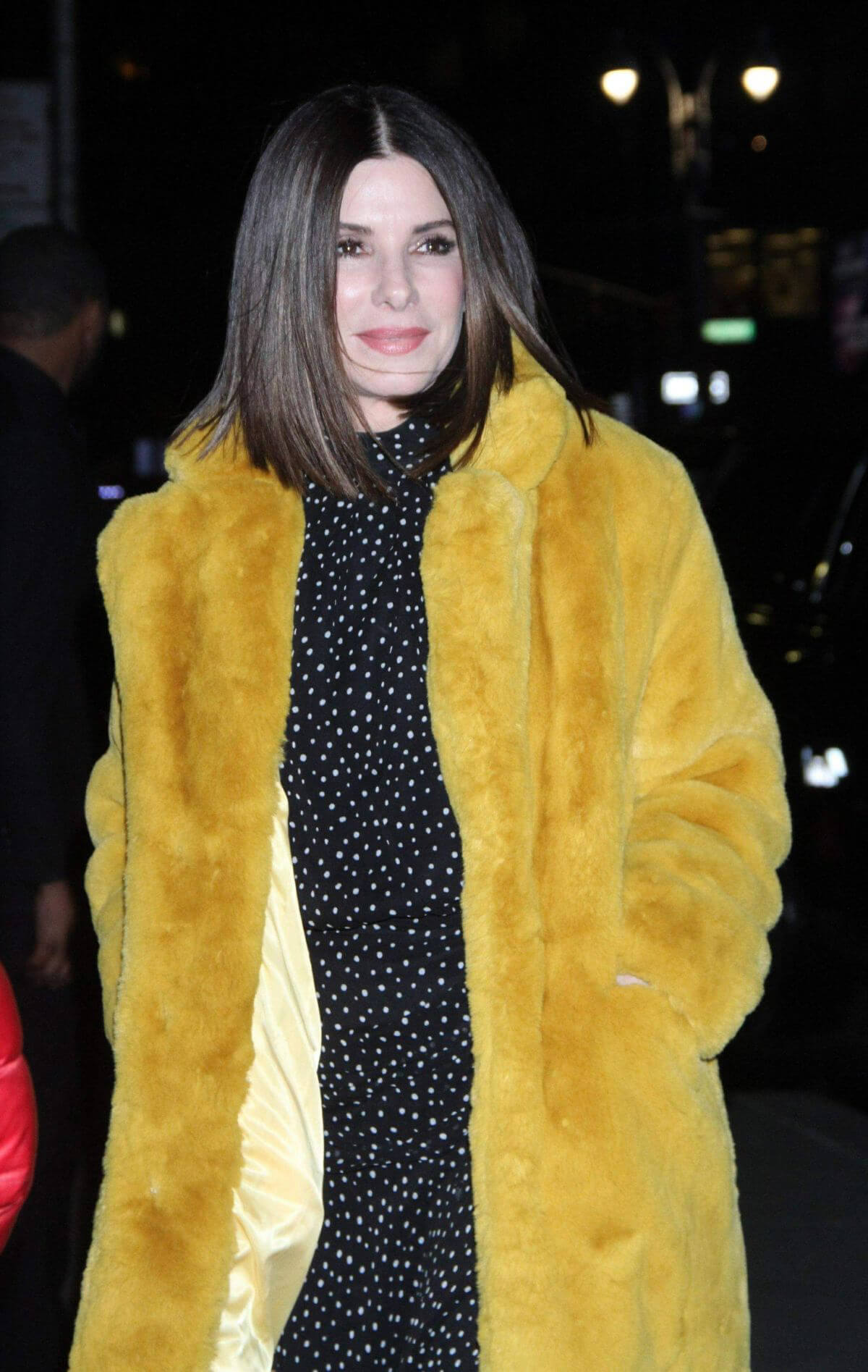 Sandra Bullock Arrives at Late Show with Stephen Colbert in New York 2018/12/17