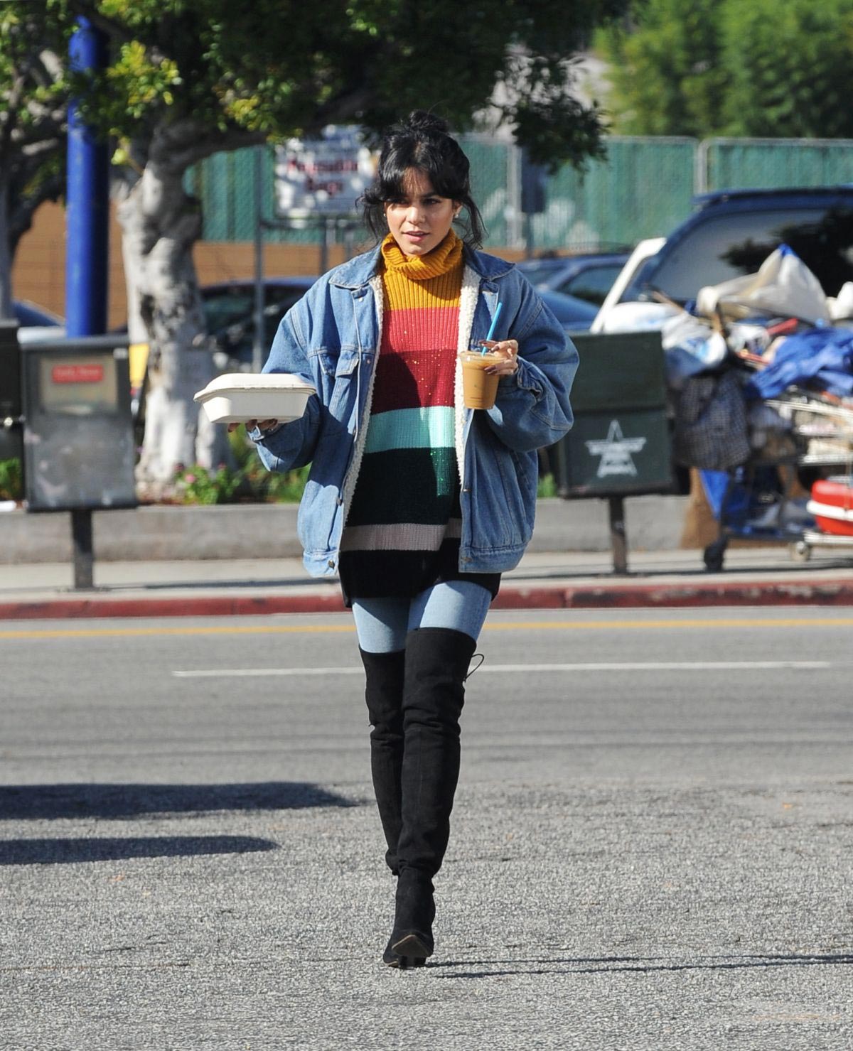 Vanessa Hudgens at Blue Bottle Coffee in Los Angeles 2018/12/03