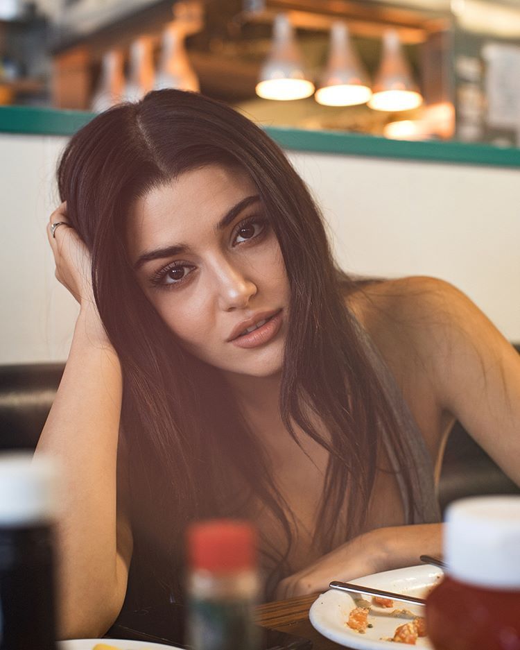 Turkish TV Actress Hande Ercel Shared Beautiful Poses on Instagram - June 20, 2018 Turkish TV Actress Hande Ercel Shared Beautiful Poses on Instagram - June 20, 2018