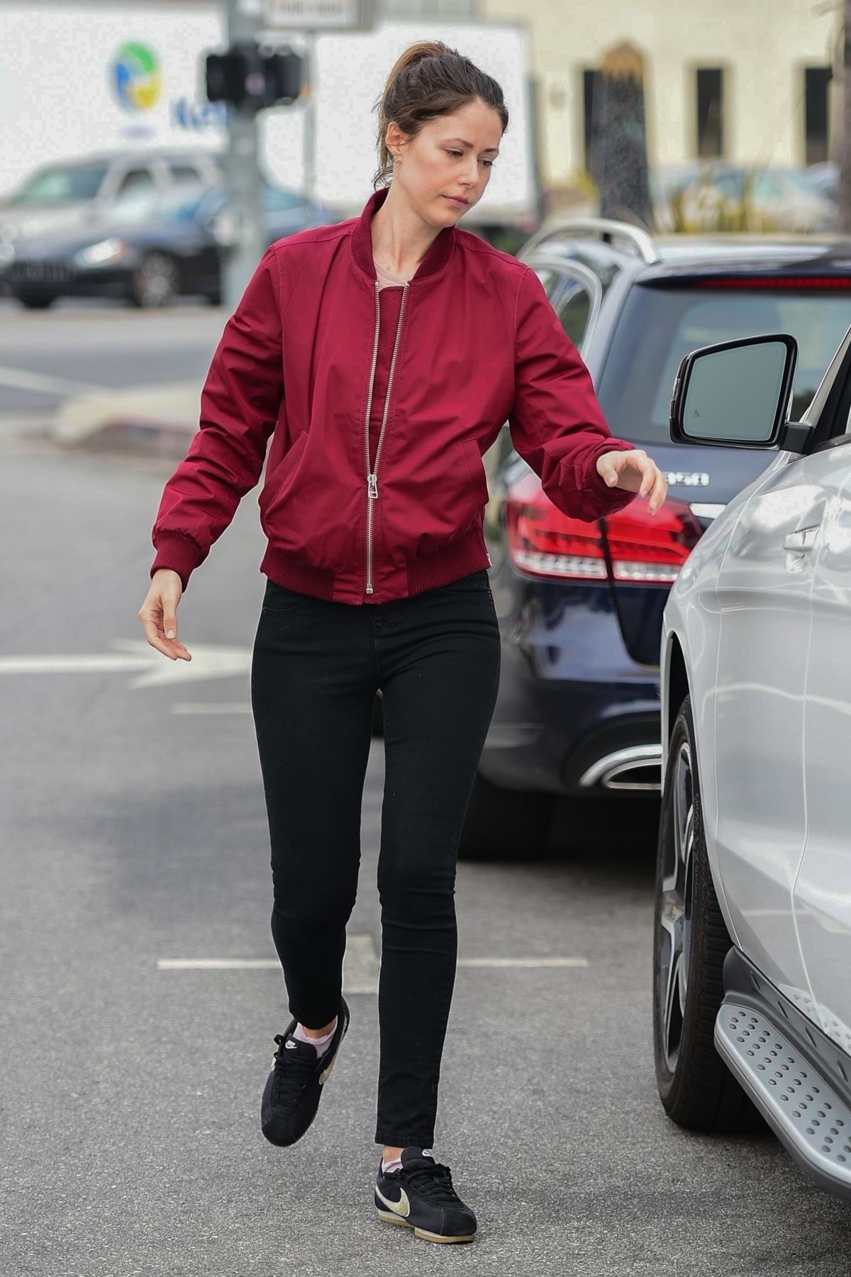 Amanda Crew Out for Coffee in Studio City 2019/04/26