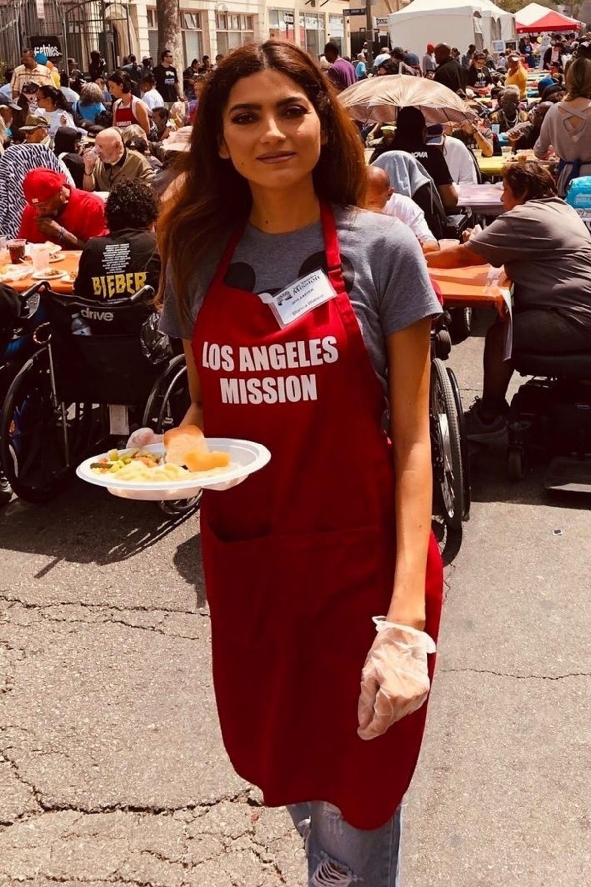 Blanca Blanco Serving Meal for Homeless in Los Angeles 2019/04/19