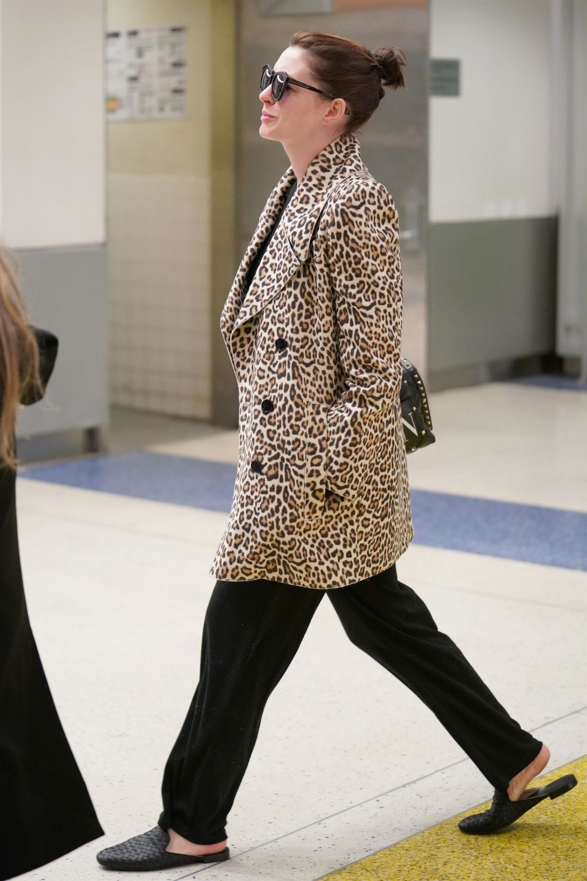 Anne Hathaway at JFK Airport in New York 2019/05/03