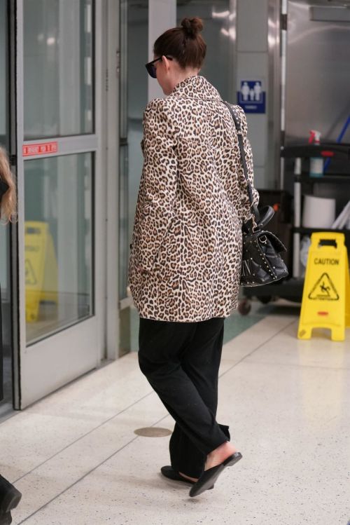 Anne Hathaway at JFK Airport in New York 2019/05/03 3