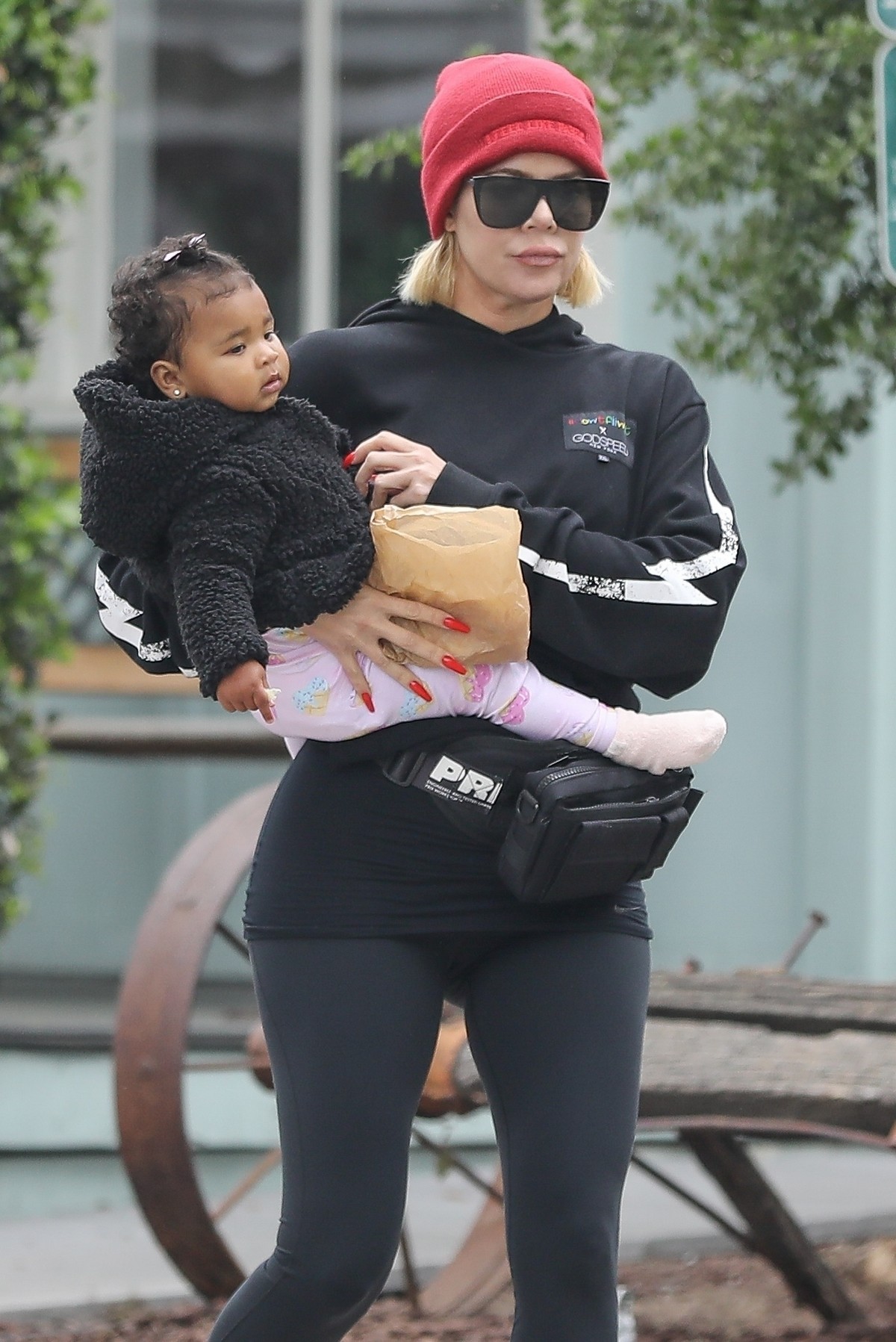 Khloe Kardashian Out and About in Calabasas 2019/04/30