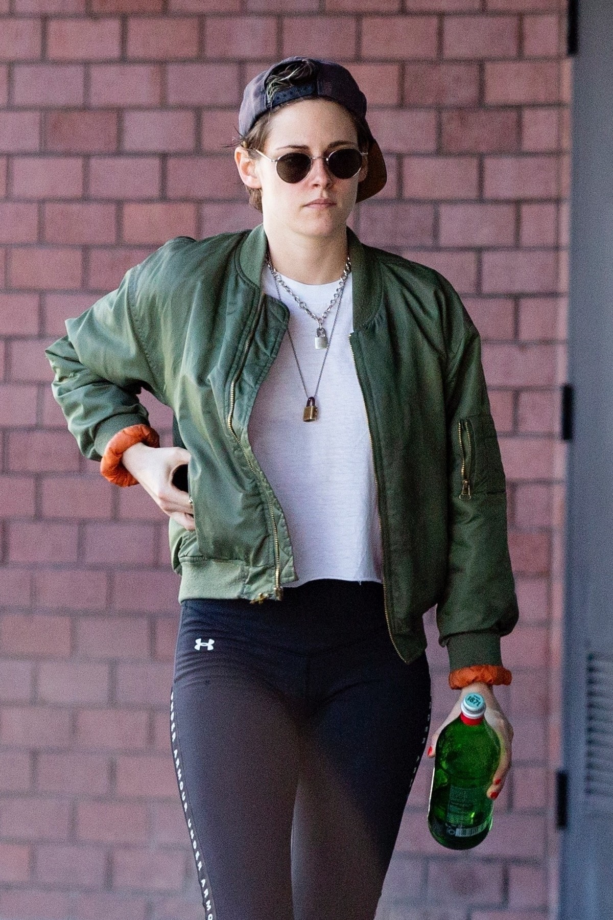 Kristen Stewart leaving a health spa in Hollywood 2019/04/30