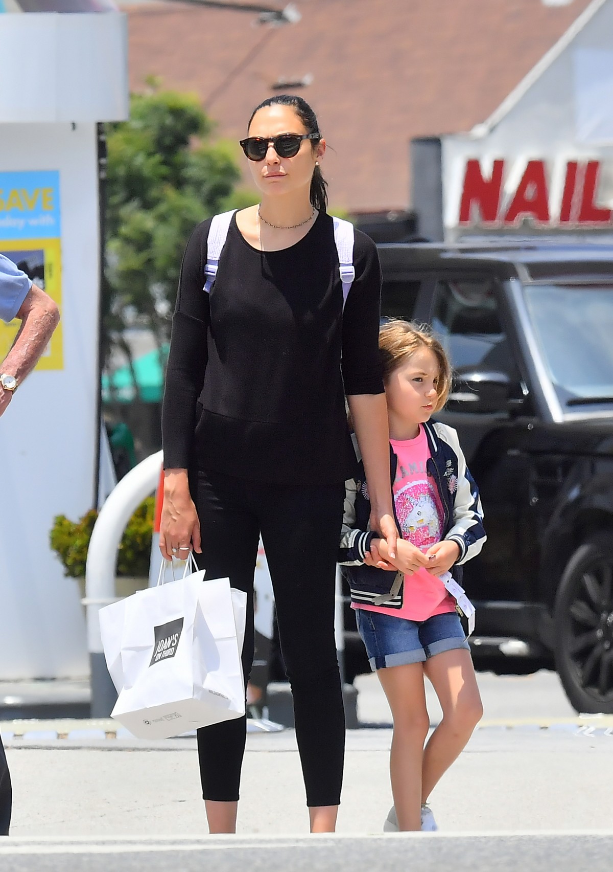 Gal Gadot with her daughter Shopping Out in Studio City 2019/06/22