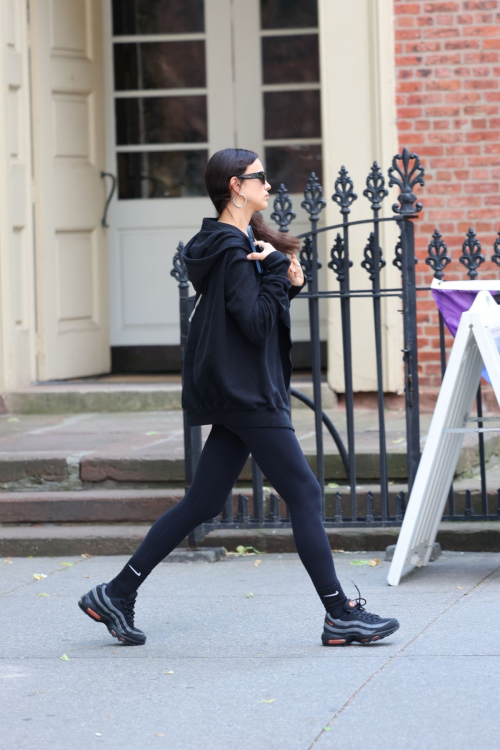 Irina Shayk with Her Daughter Lea Out in New York City 2019/06/17