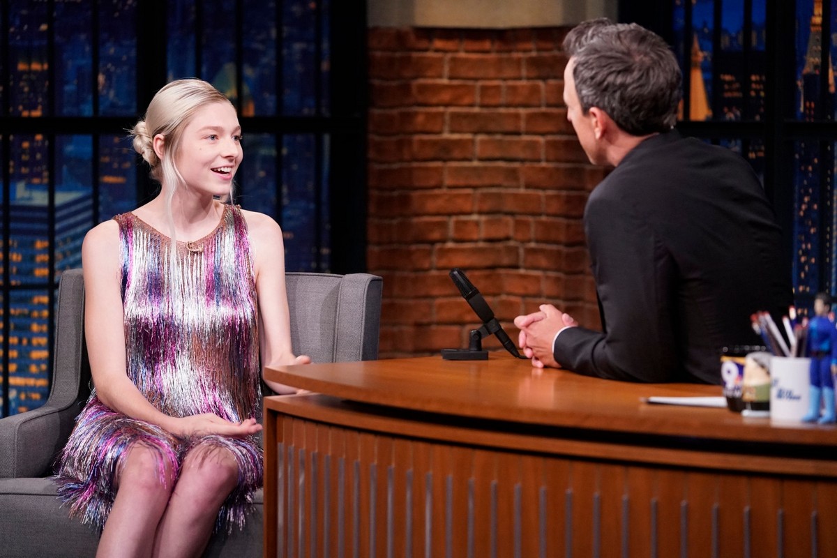 Hunter Schafer attends an interview on Late Night with Seth Meyers 2019/07/23