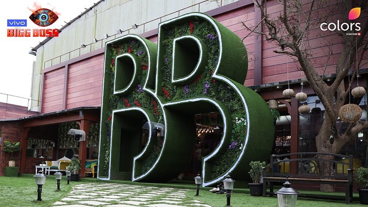 Entry of this special guest took place in Bigg Boss house, broke the rules before the show started, See the bang video Entry of this special guest took place in Bigg Boss house, broke the rules before the show started, See the bang video