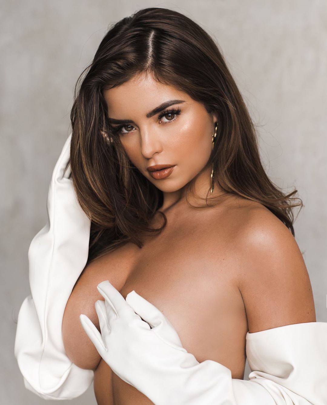 Demi Rose topless photoshoot for Stillvika as she shares some pictures of her shoot