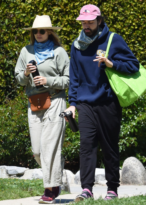 Elizabeth Olsen and fiance Robbie Arnett with homemade masks out in Hollywood Hills 2020/04/11